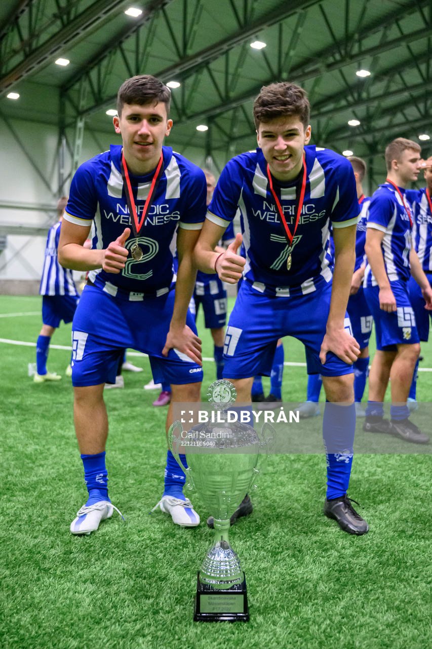 IFK Göteborgs Edvin Hadzic och Lion Beqiri jublar med