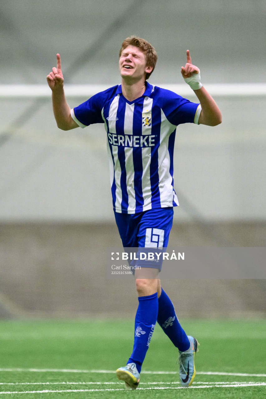 IFK Göteborgs Oliver Thoresson jublar efter 3-1 under finalen i Skandinaviska Mästerskapen mellan IFK Göteborg och FC Köpenhamn den 11 december 2022 i Borås.