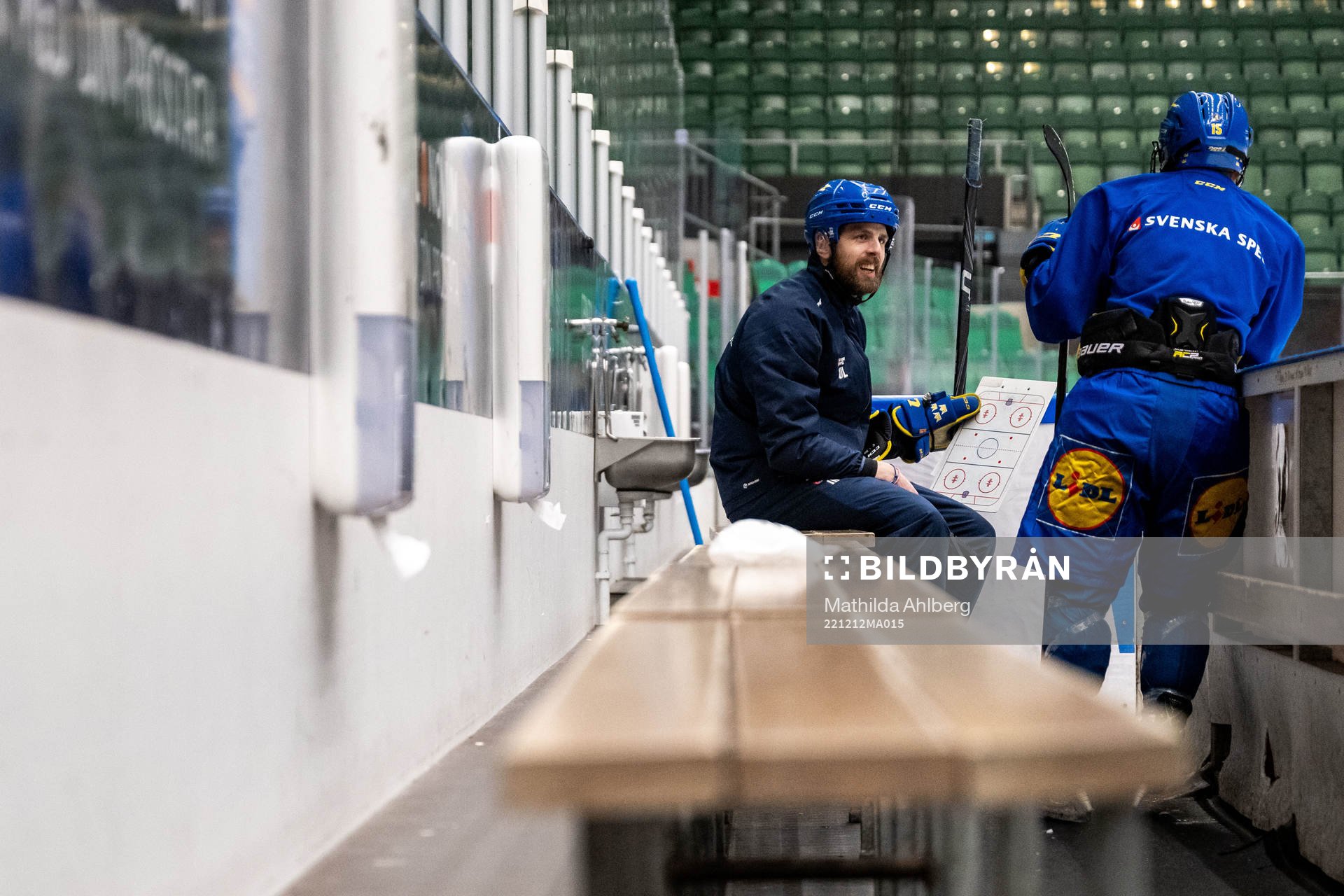 Head coach Ulf Lundberg of Sweden at a training session