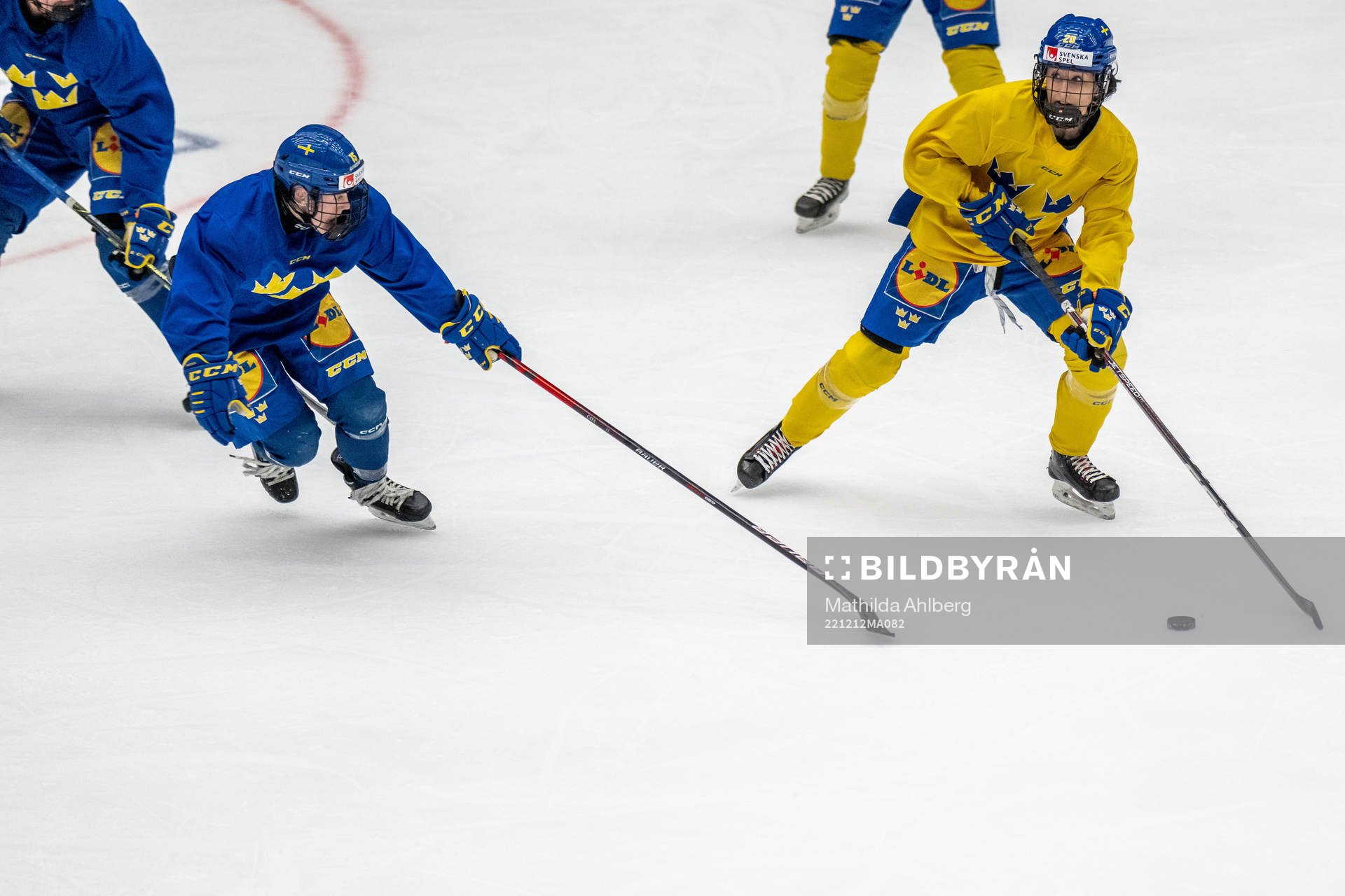 Lisa Johansson and Fanny Rask of Sweden at a training
