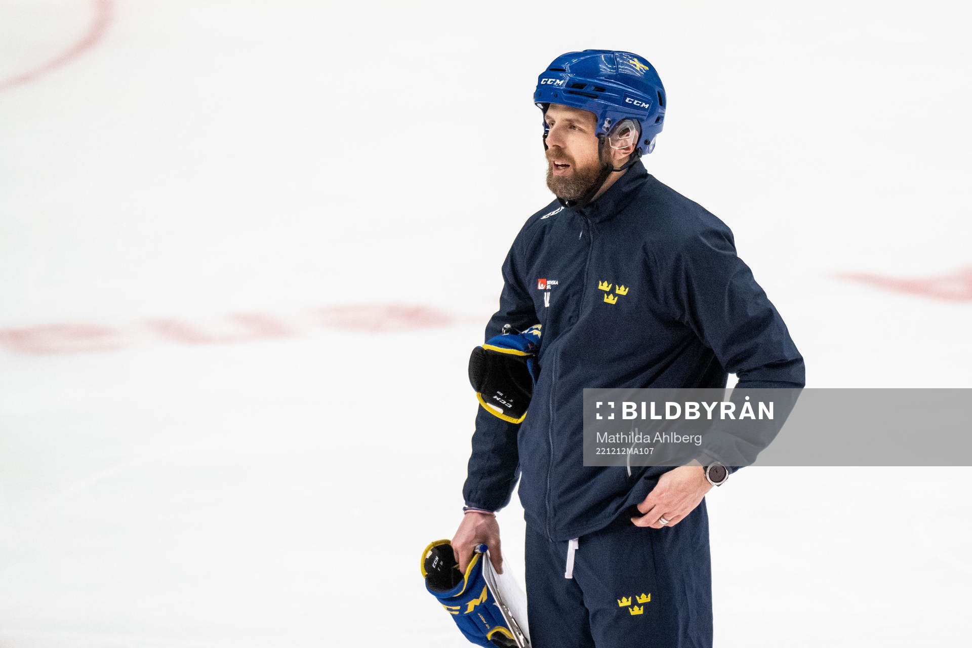 Head coach Ulf Lundberg of Sweden at a training session