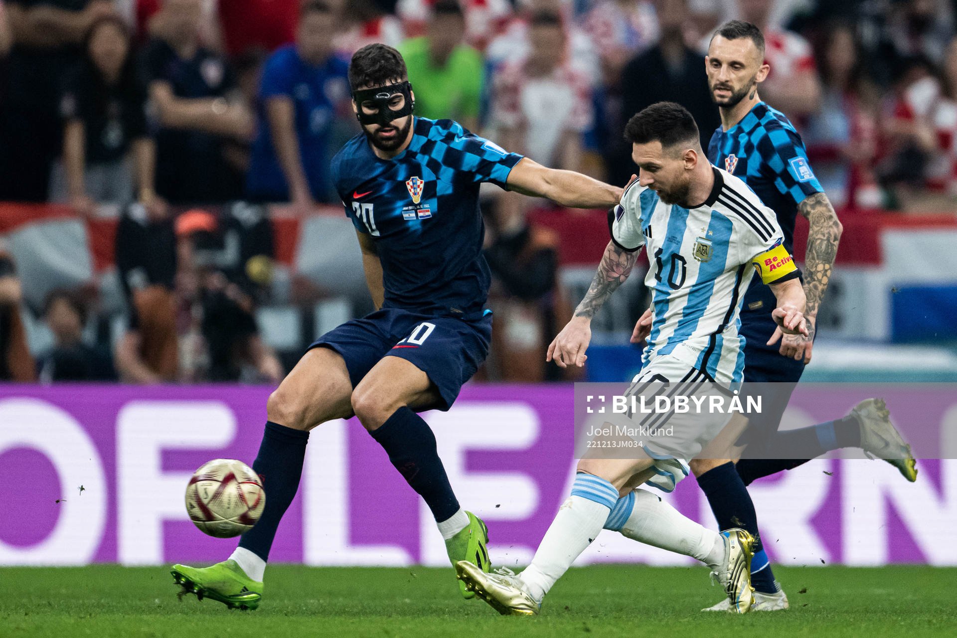 Josko Gvardiol and Marcelo Brozovic of Croatia against