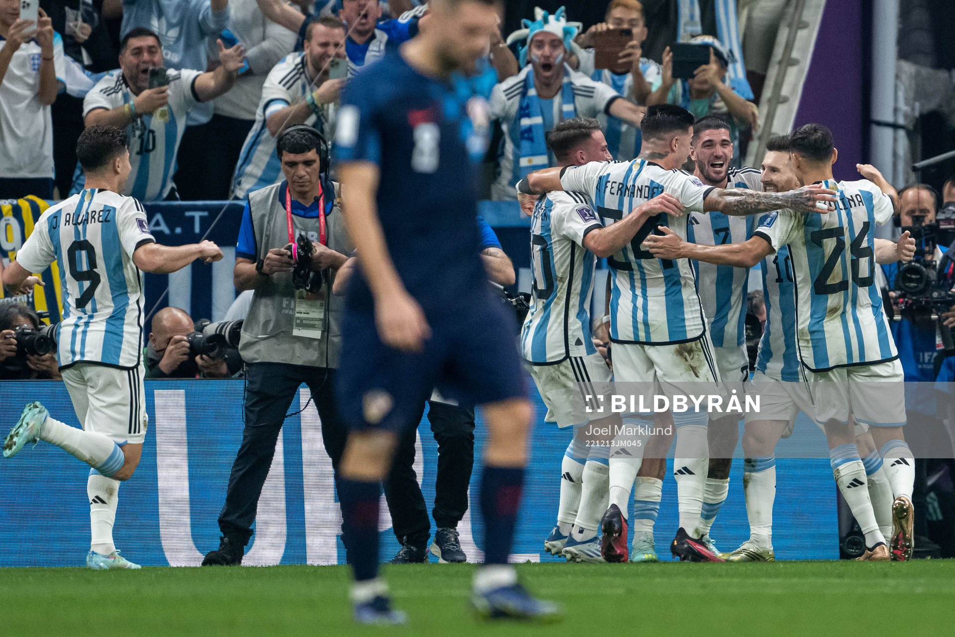 Lionel Messi of Argentina celebrate the 1-0 goal with