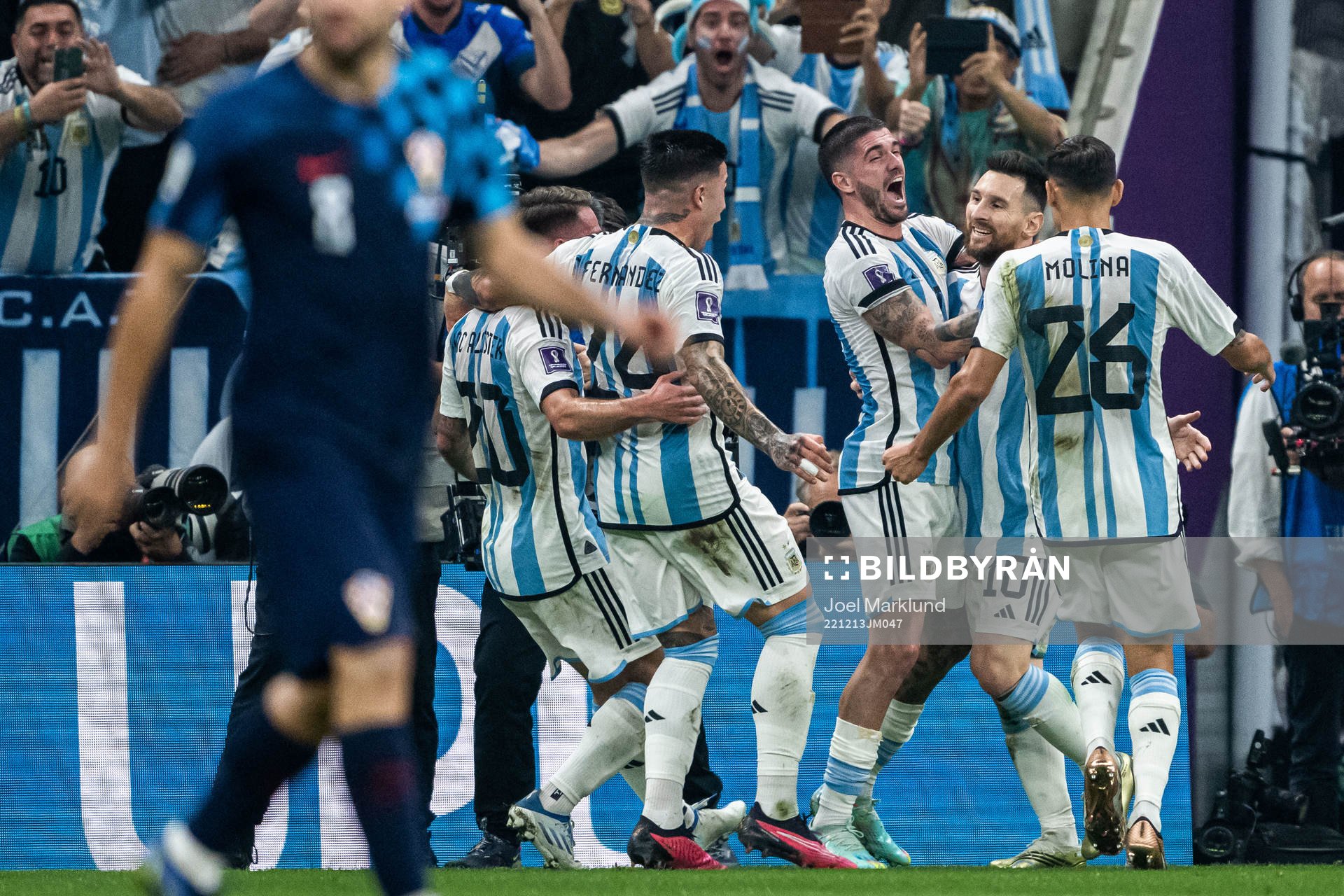 Lionel Messi of Argentina celebrate the 1-0 goal with