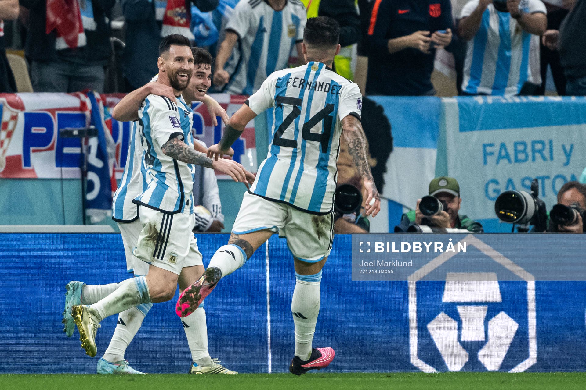 Julian Alvarez of Argentina celebrate with Lionel Messi