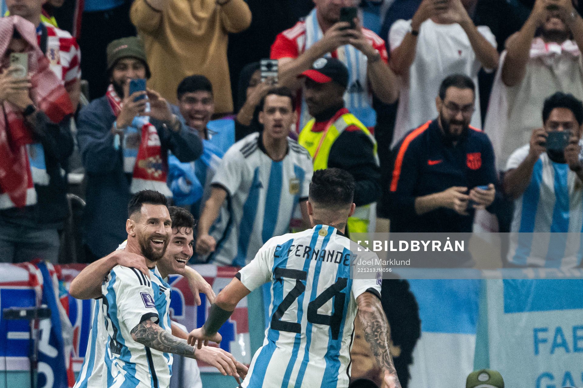 Julian Alvarez of Argentina celebrate with Lionel Messi