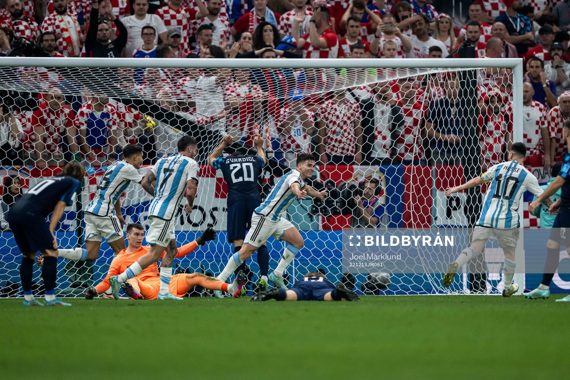 Julian Alvarez of Argentina celebrate with Lionel Messi