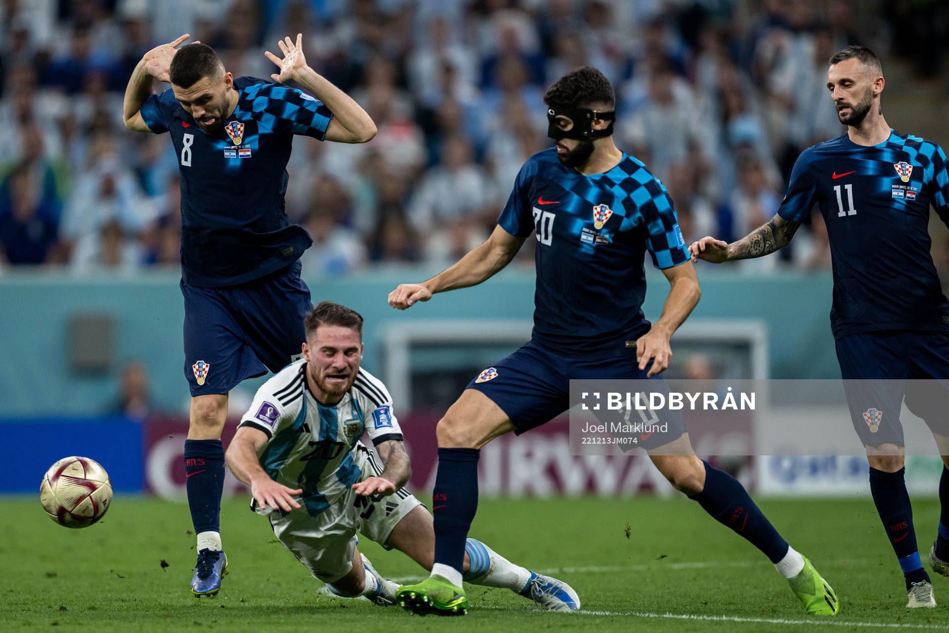 Alexis Mac Allister of Argentina against Mateo Kovacic and
