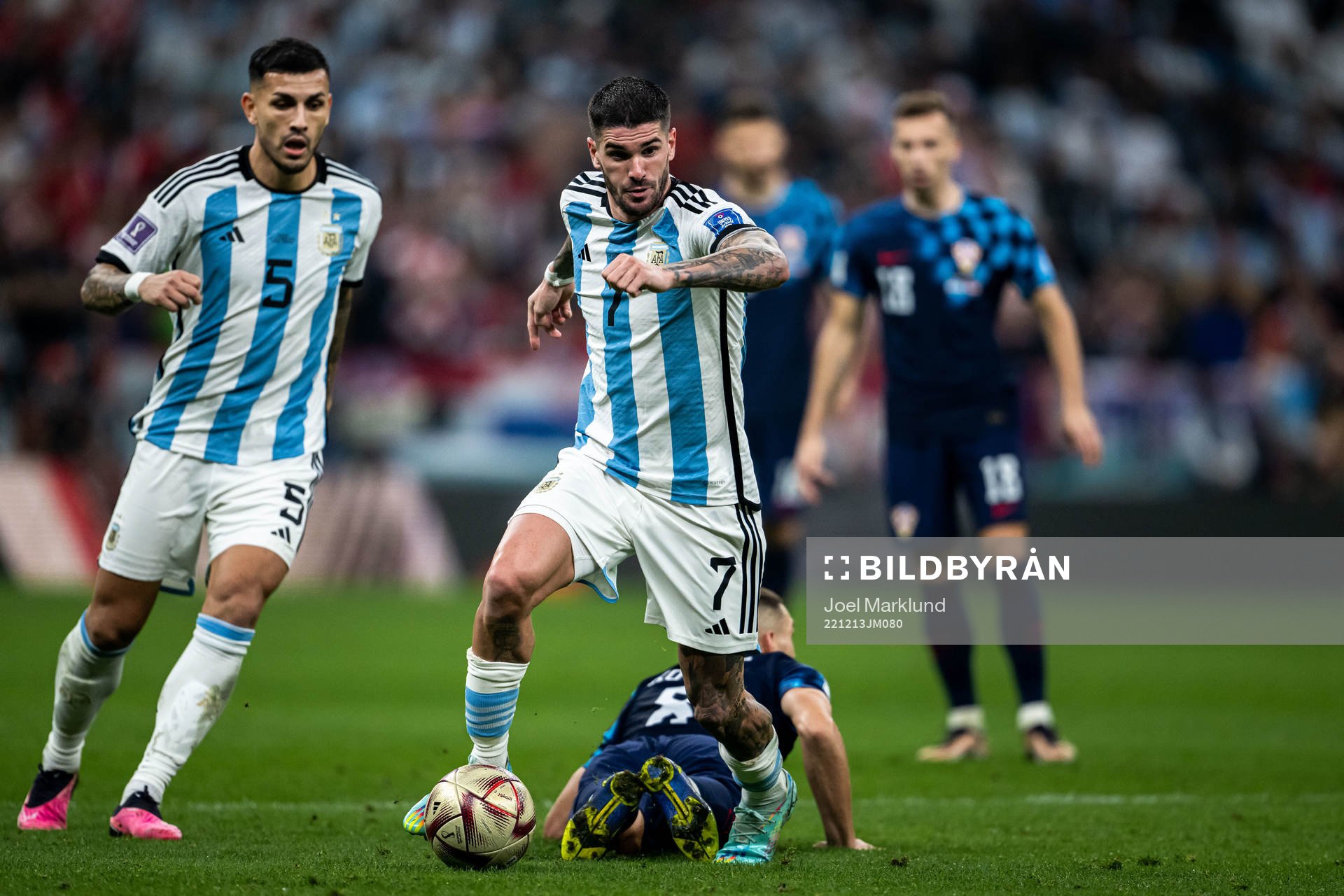 Rodrigo de Paul of Argentina and Mateo Kovacic of Croatia