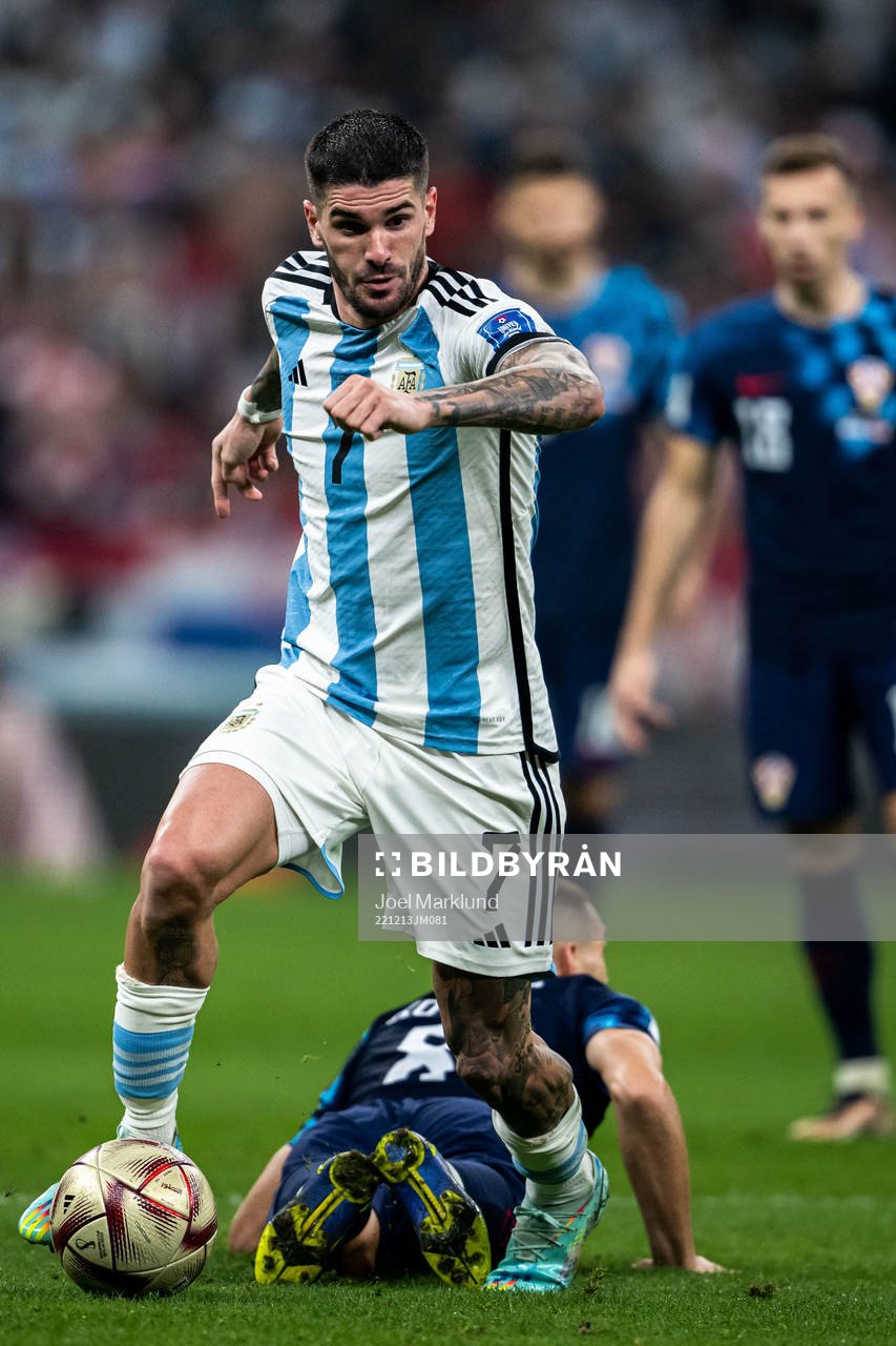 Rodrigo de Paul of Argentina and Mateo Kovacic of Croatia