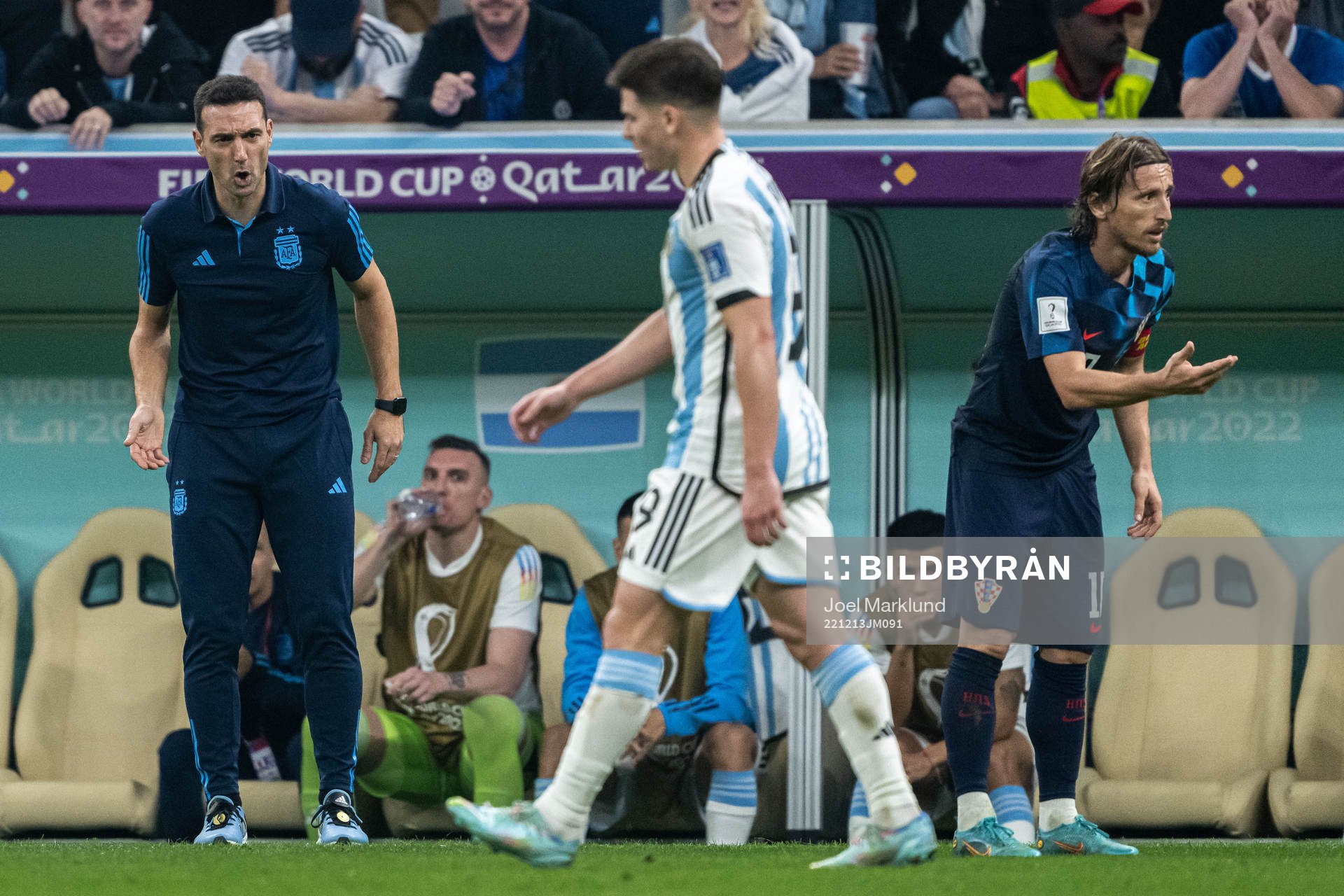 Head coach Lionel Scaloni of Argentina and Luka Modric of