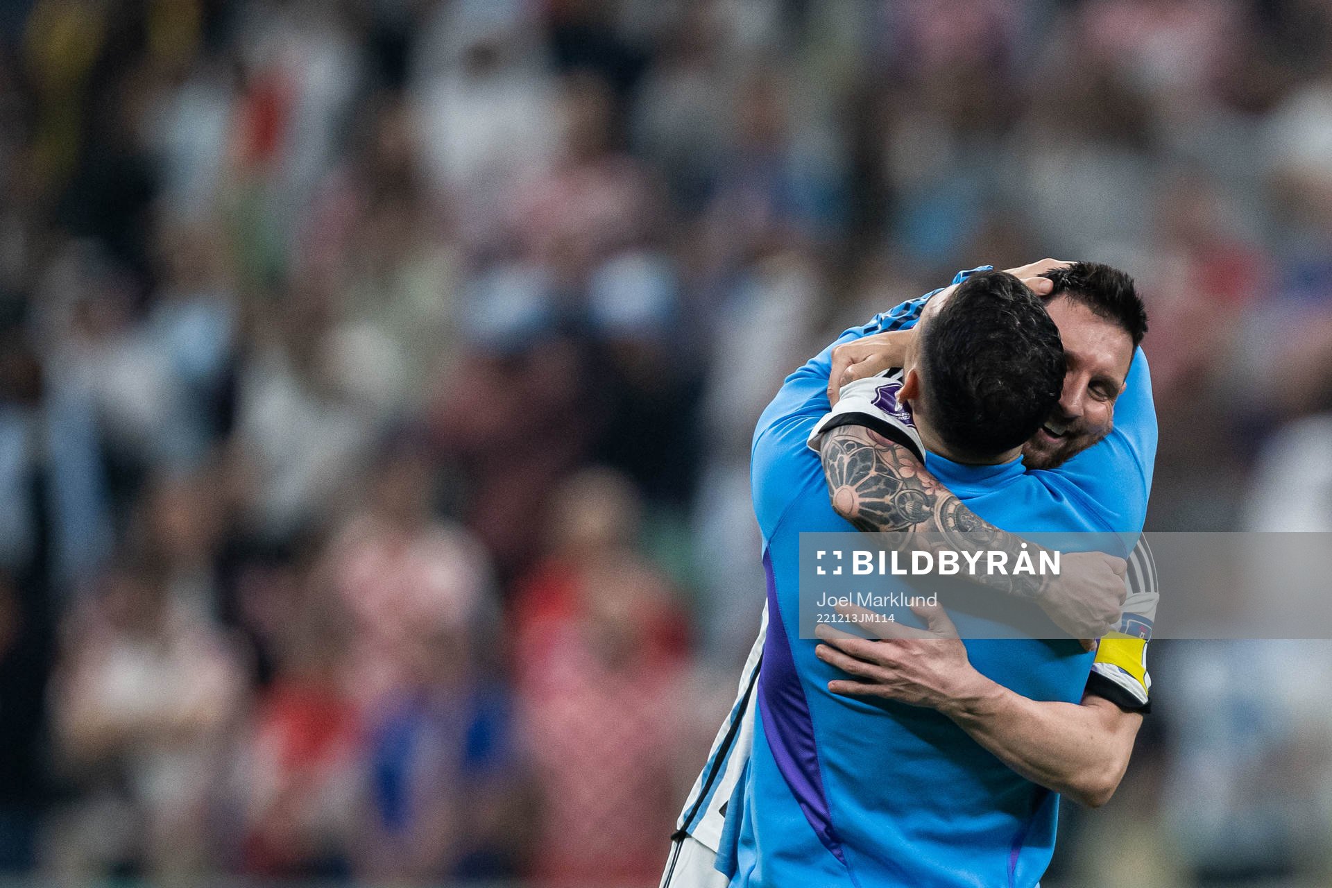 Leandro Paredes and Lionel Messi of Argentina celebrate