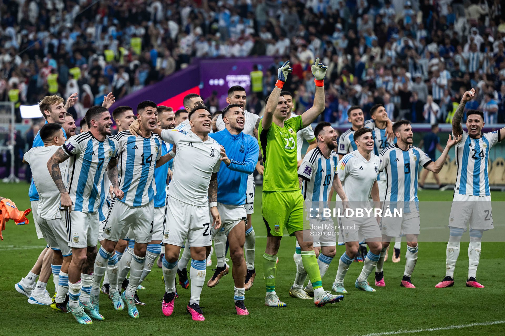 Players of Argentina celebrate