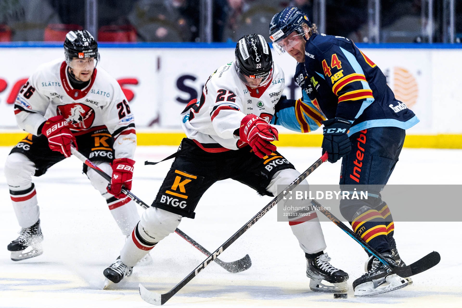 Vita Hästens Filip Lennström och Djurgårdens Olle Liss