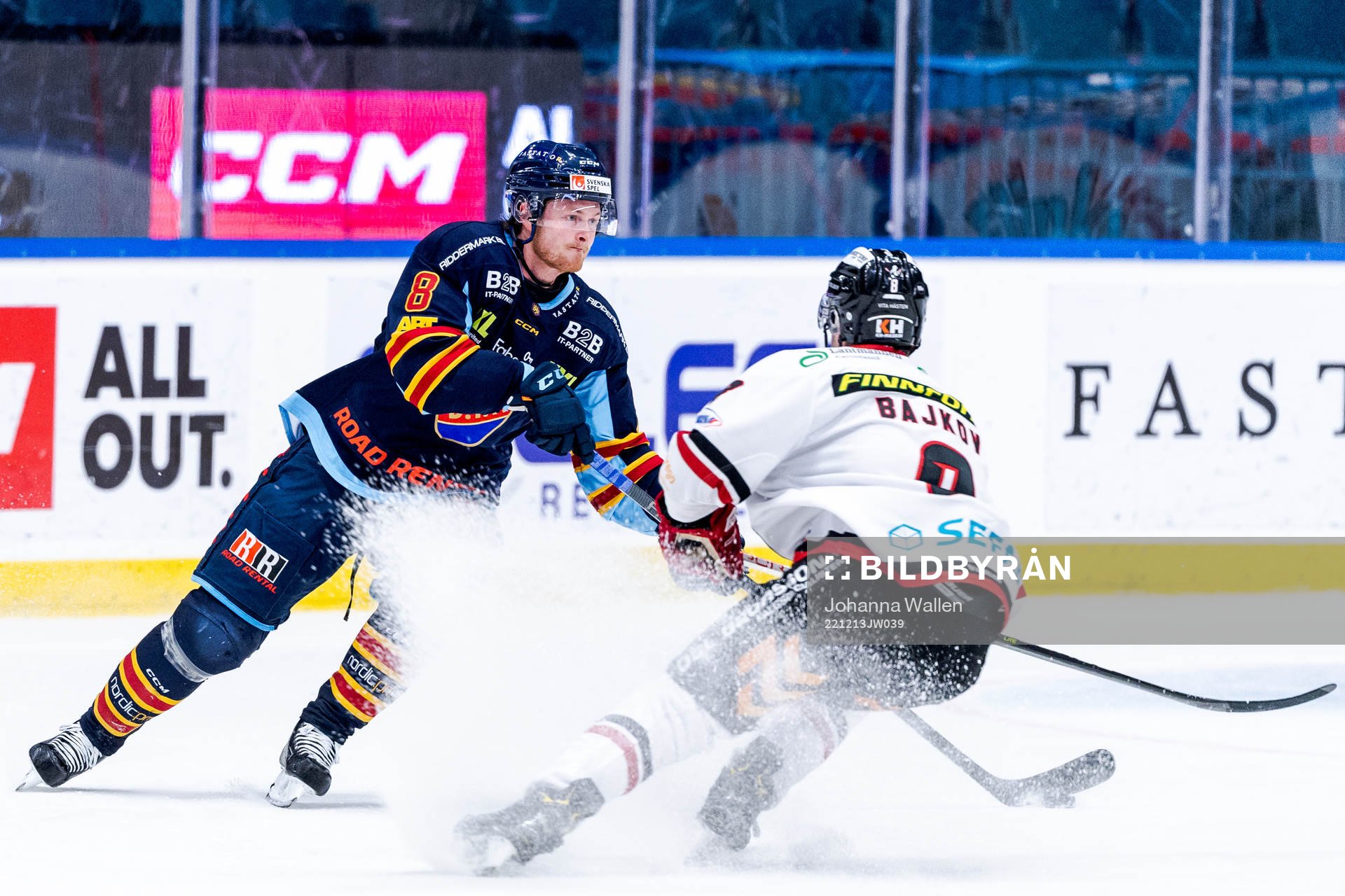 Djurgårdens Linus Arnesson och Vita Hästens Patrick Bajkov