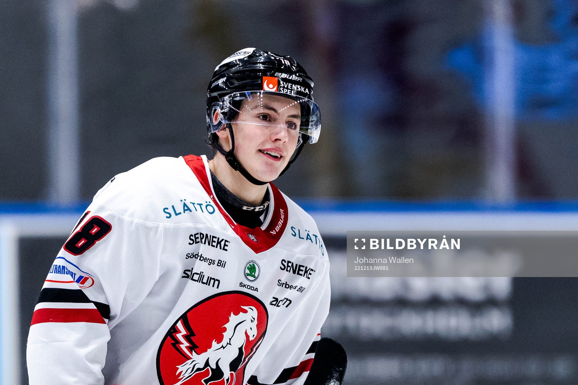 Vita målskytt Hästens Sebastian Falk jublar
