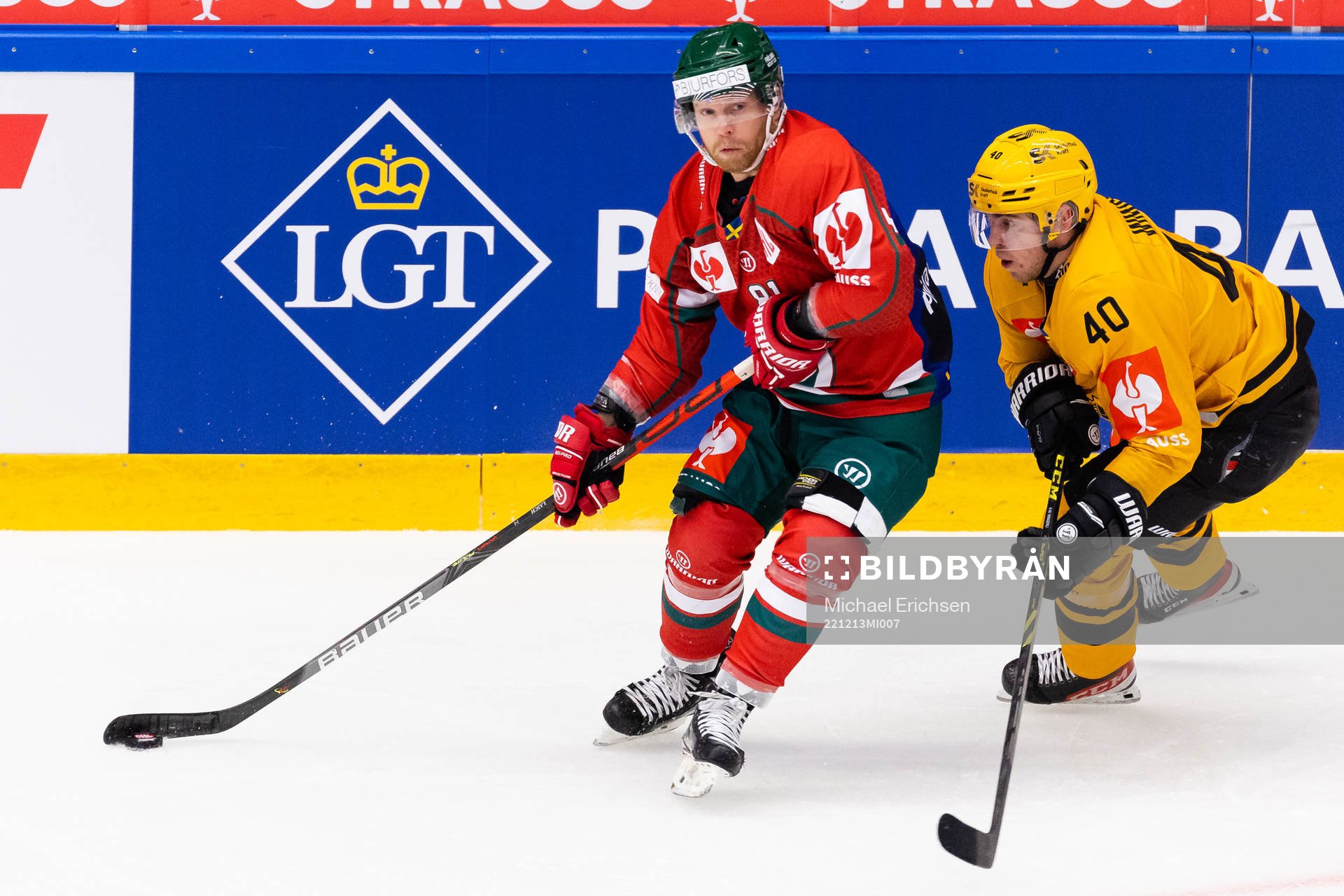 Ryan Lasch of Frölunda and Andreas Wingerli of Skellefteå
