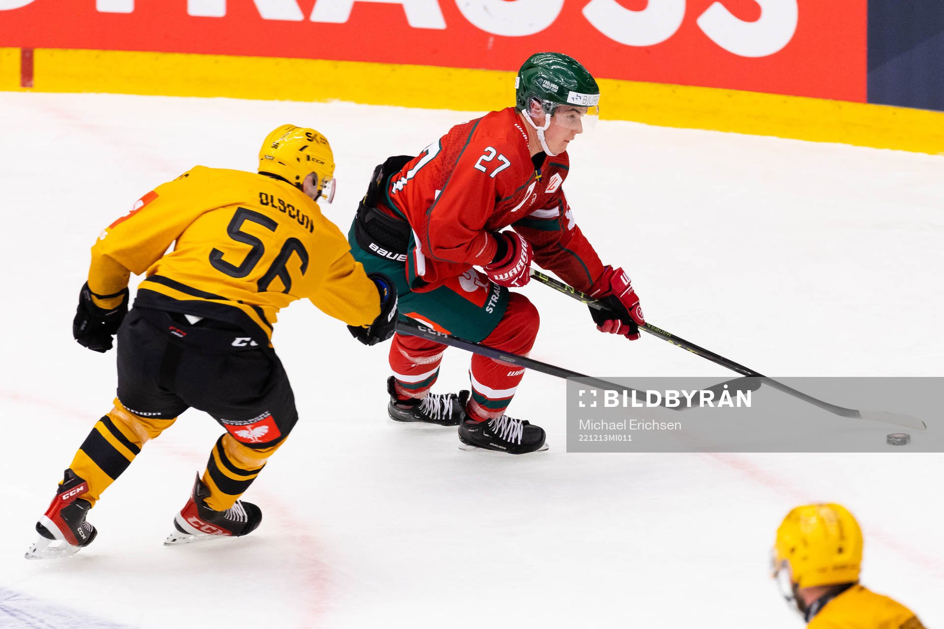 Anton Olsson of Skellefteå and Jere Innala of Frölunda