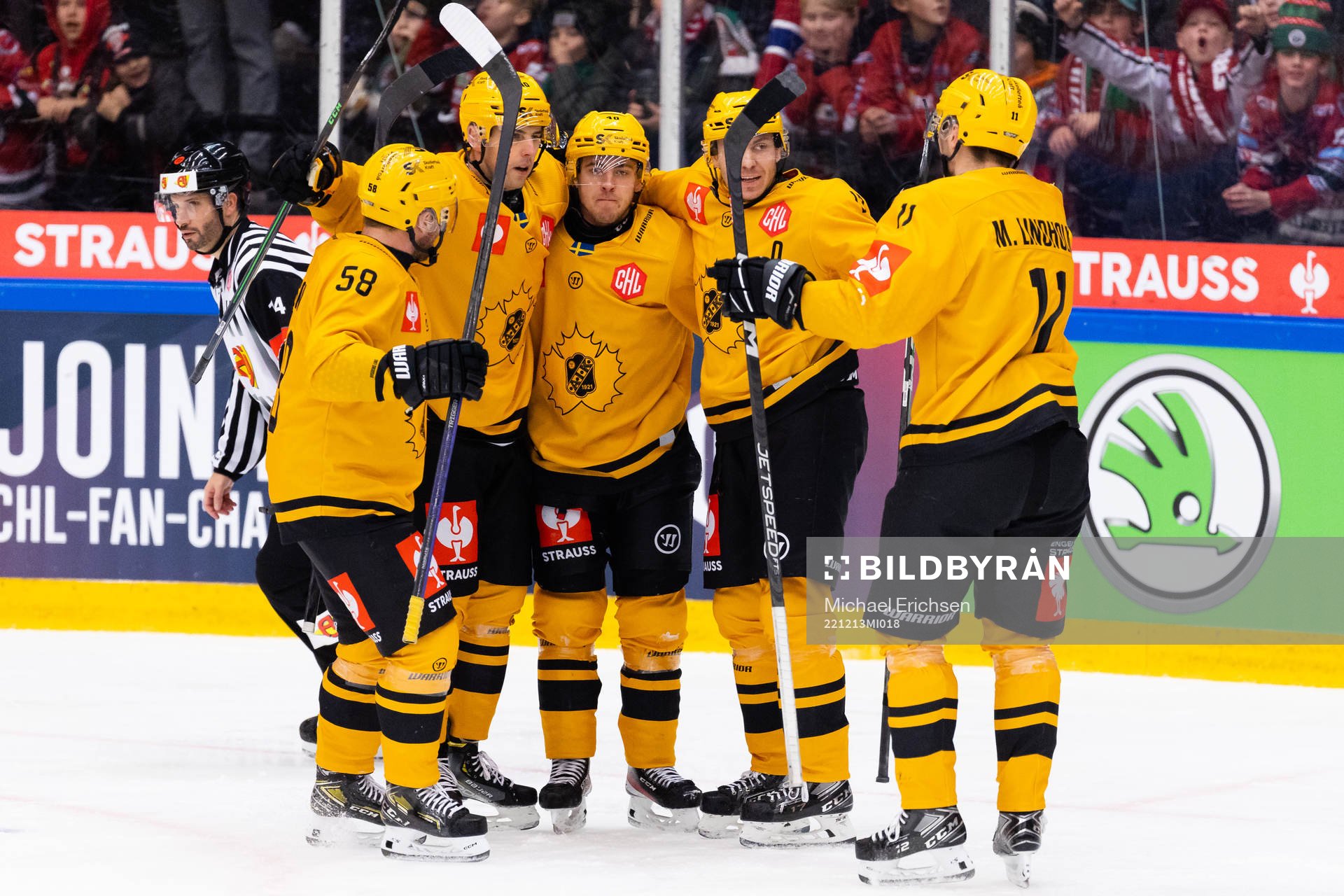 Andreas Wingerli of Skellefteå +celebrates scoring 1-1