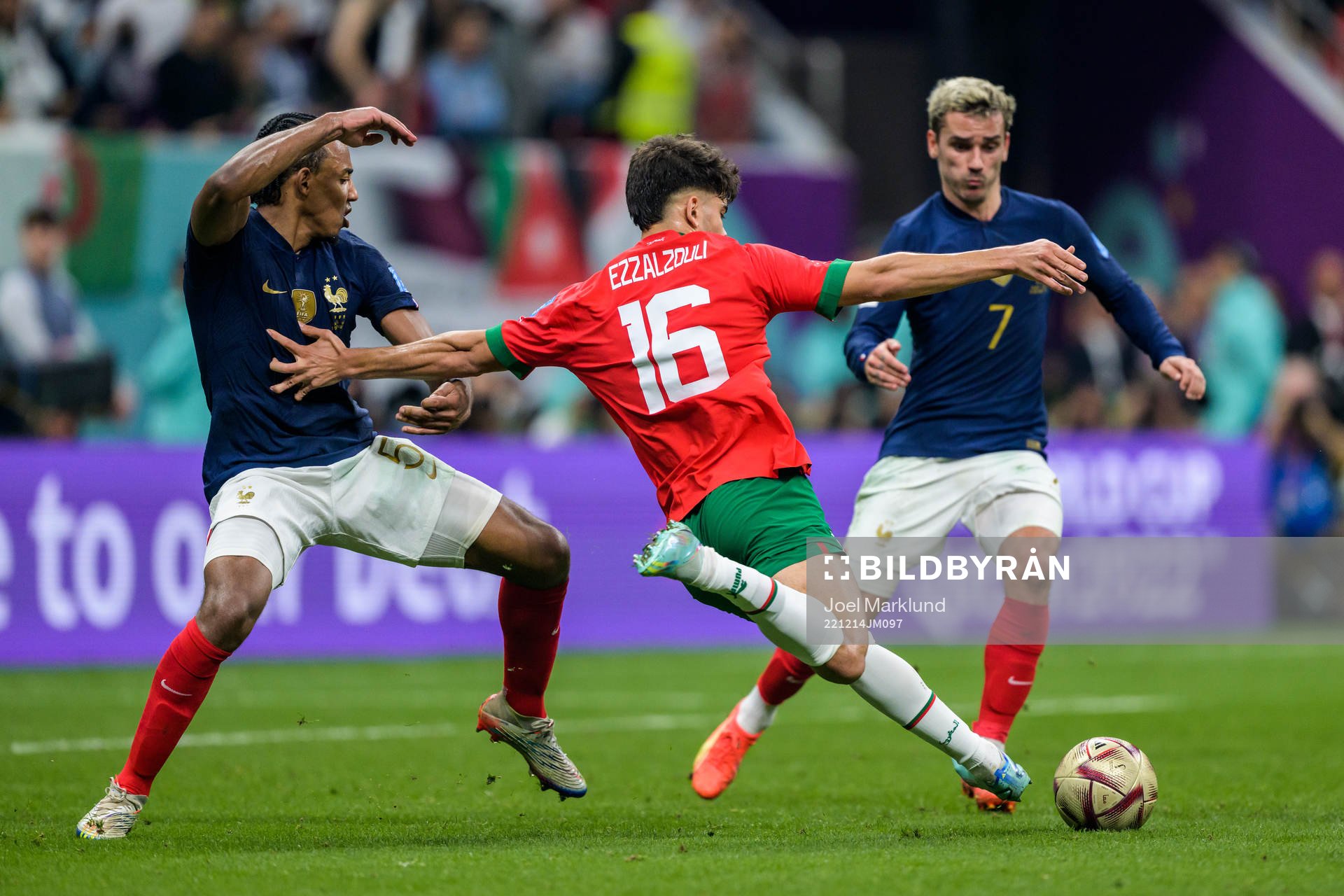 Jules Kounde and Antoine Griezmann of France against Abde