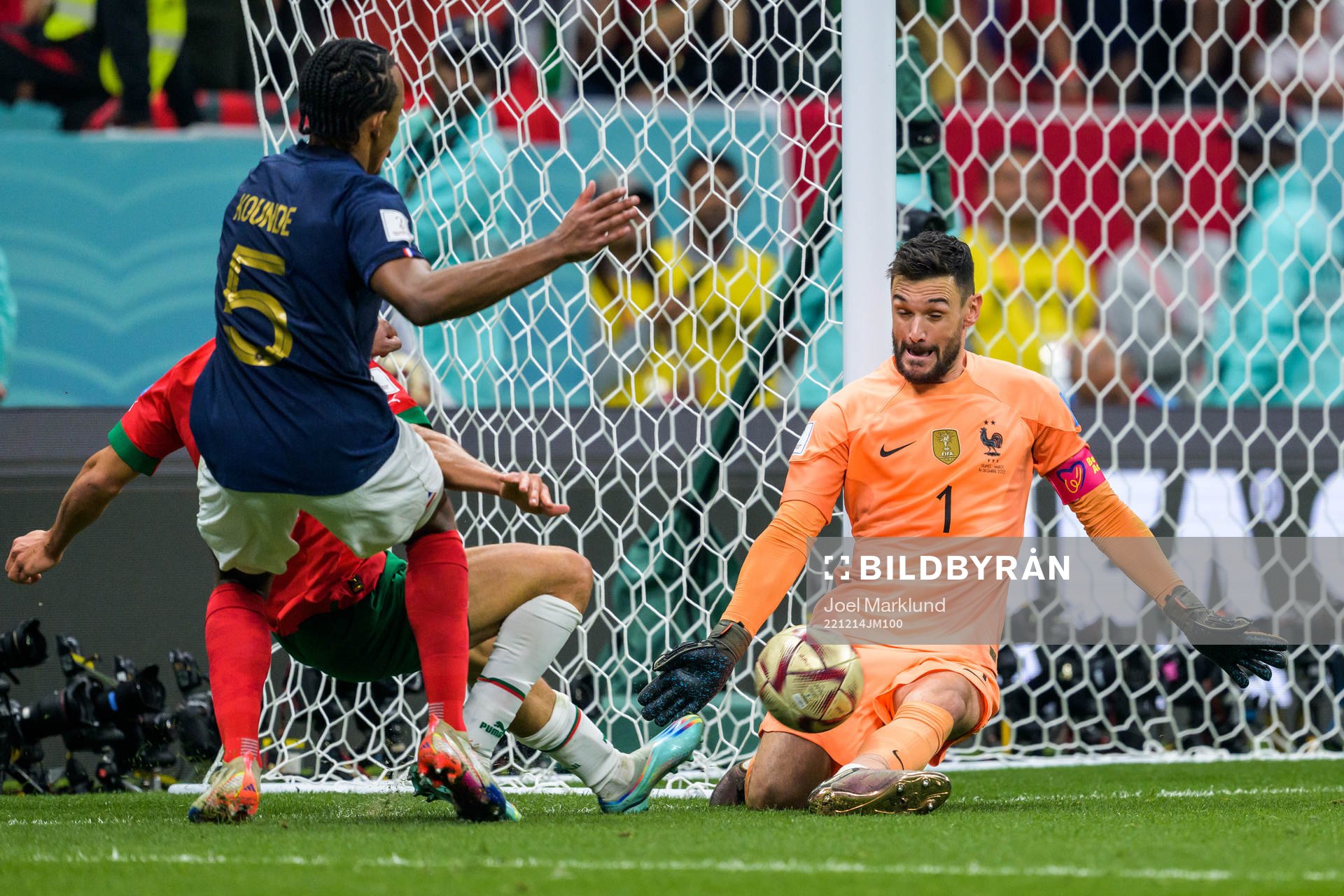 Jules Kounde and goalkeeper Hugo Lloris of France against