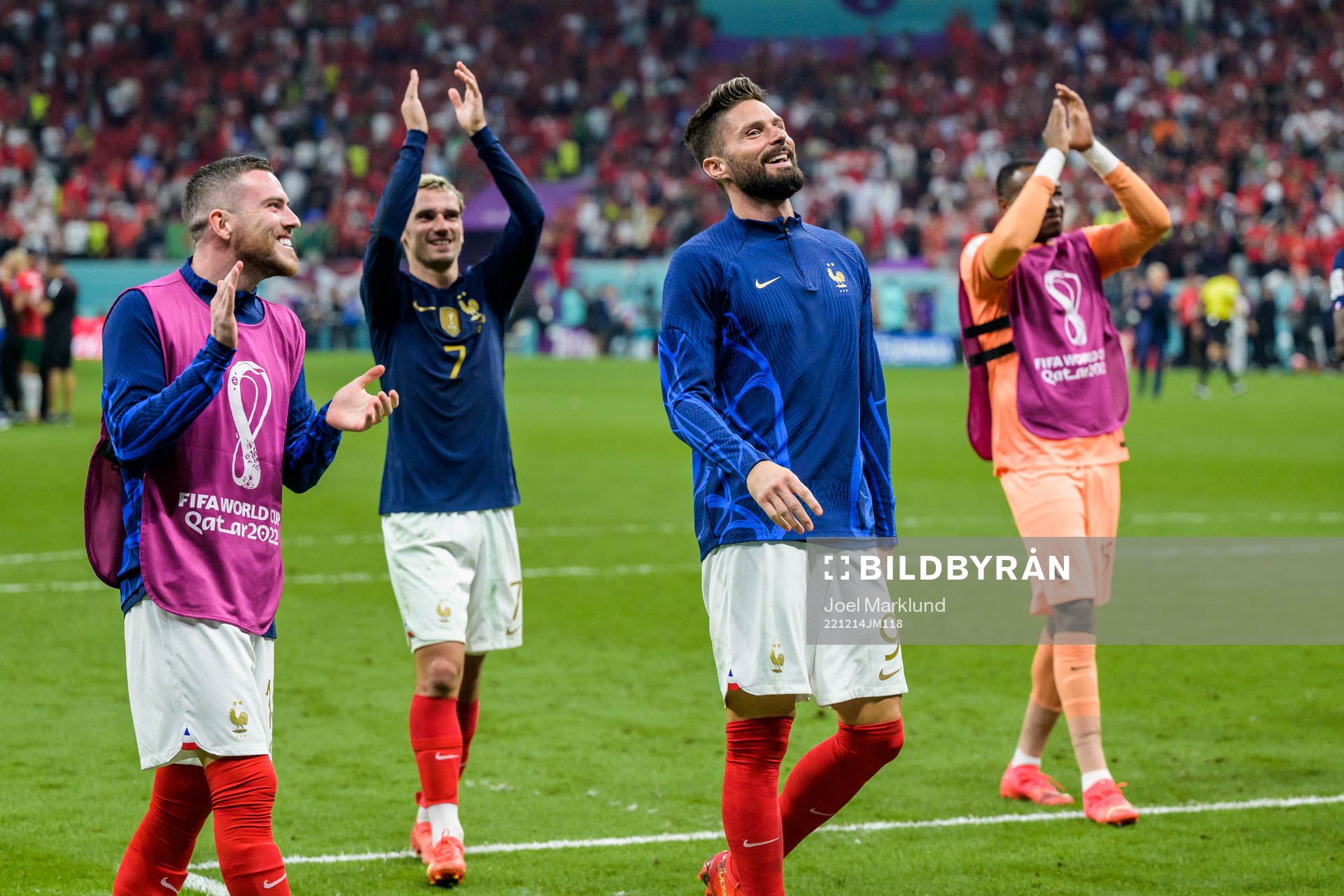 Antoine Griezmann and Olivier Giroud of France celebrate