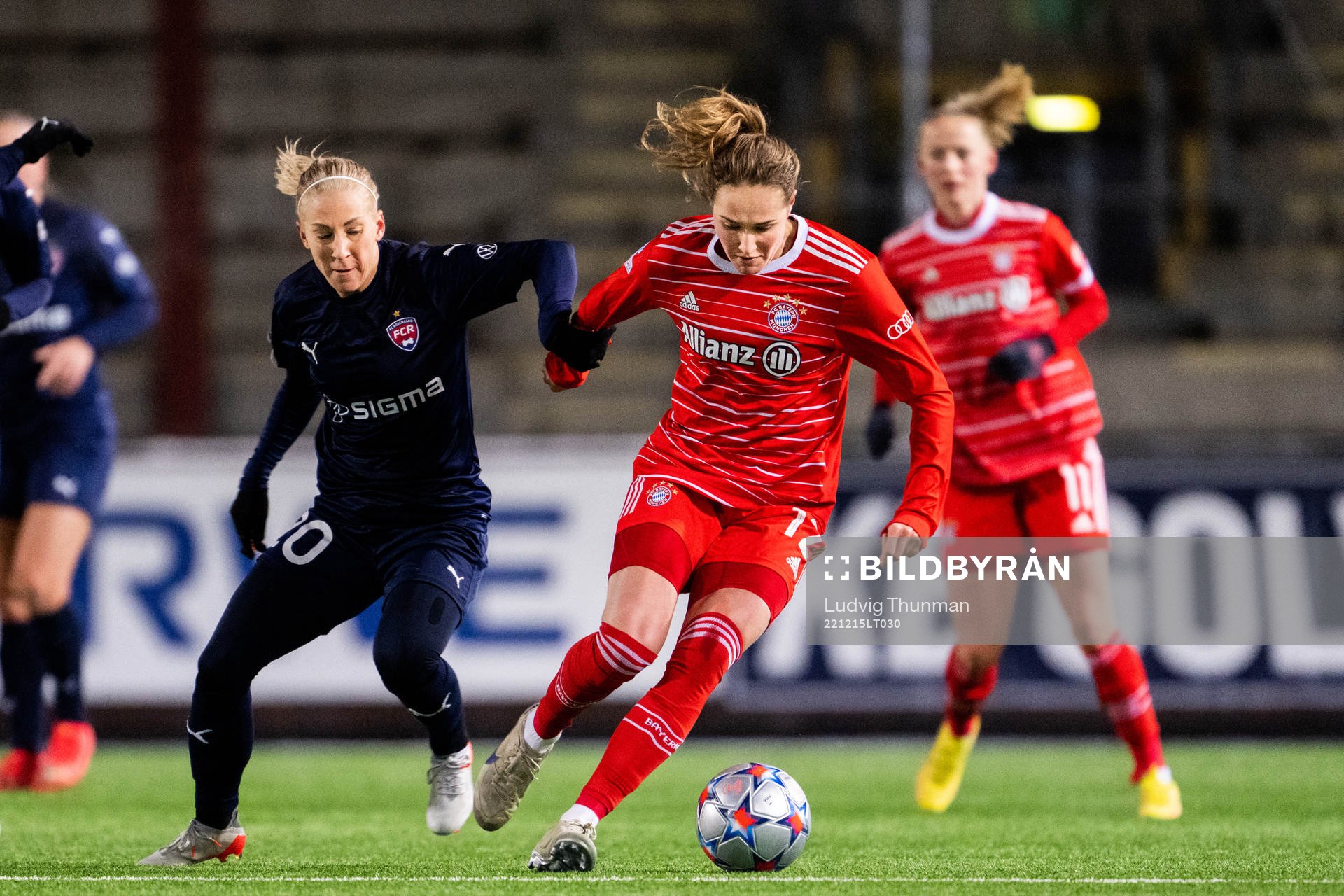 Mia Persson of Rosengård and Sydney Lohmann of Bayern