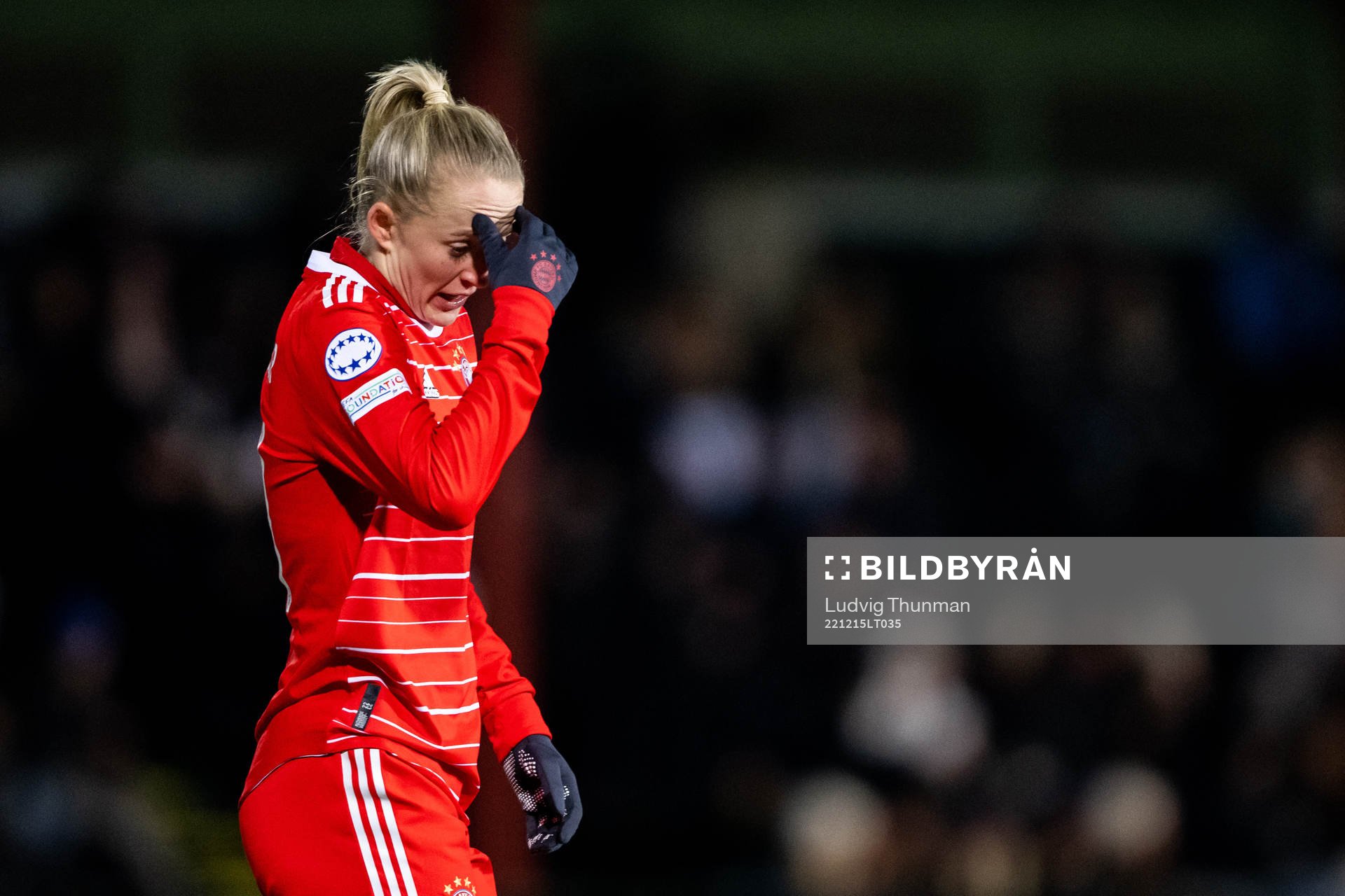 Lea Schuller of Bayern looks dejected