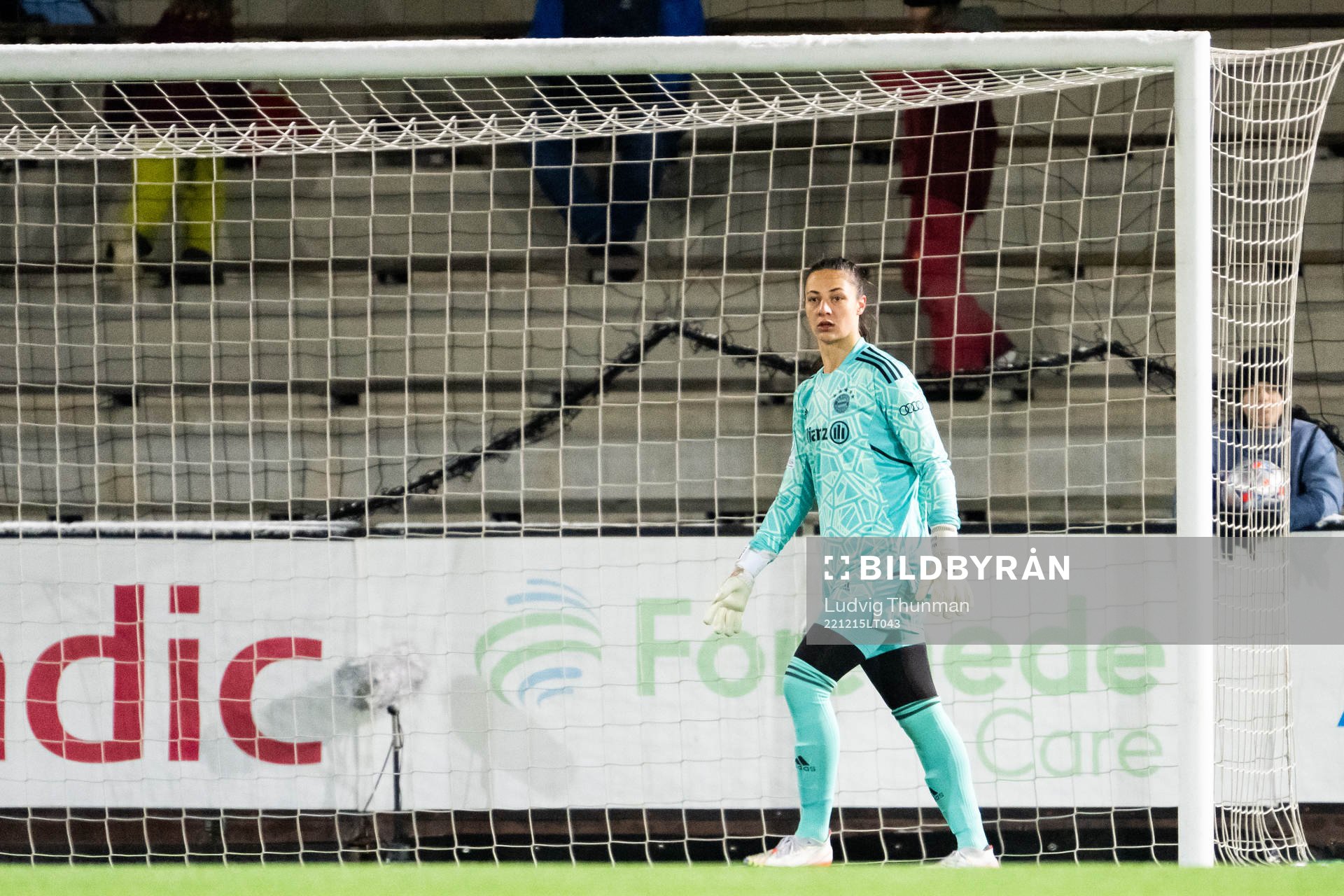 Goalkeeper Maria-Luisa Grohs of Bayern