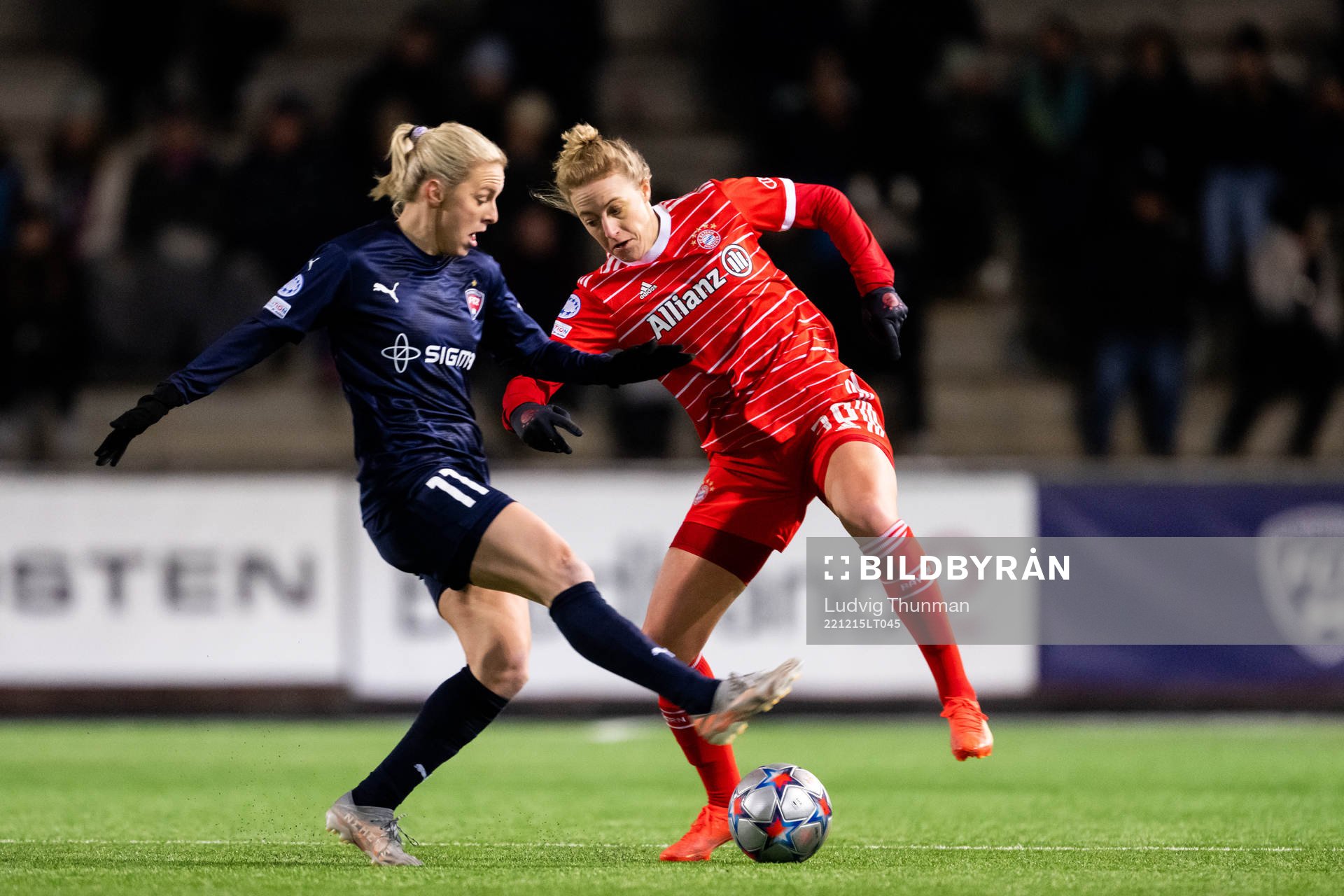 Mimmi Larsson of Rosengård and Carolin Simon of Bayern