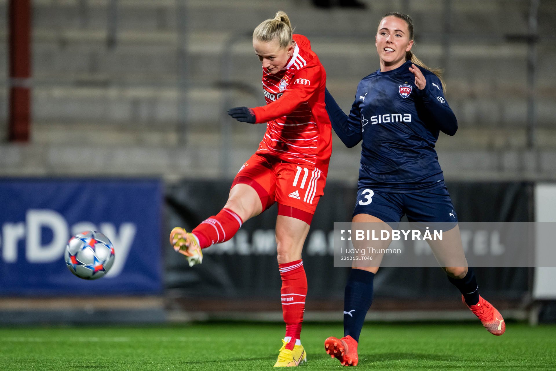 Lea Schuller of Bayern and Gudrun Arnardottir of Rosengård