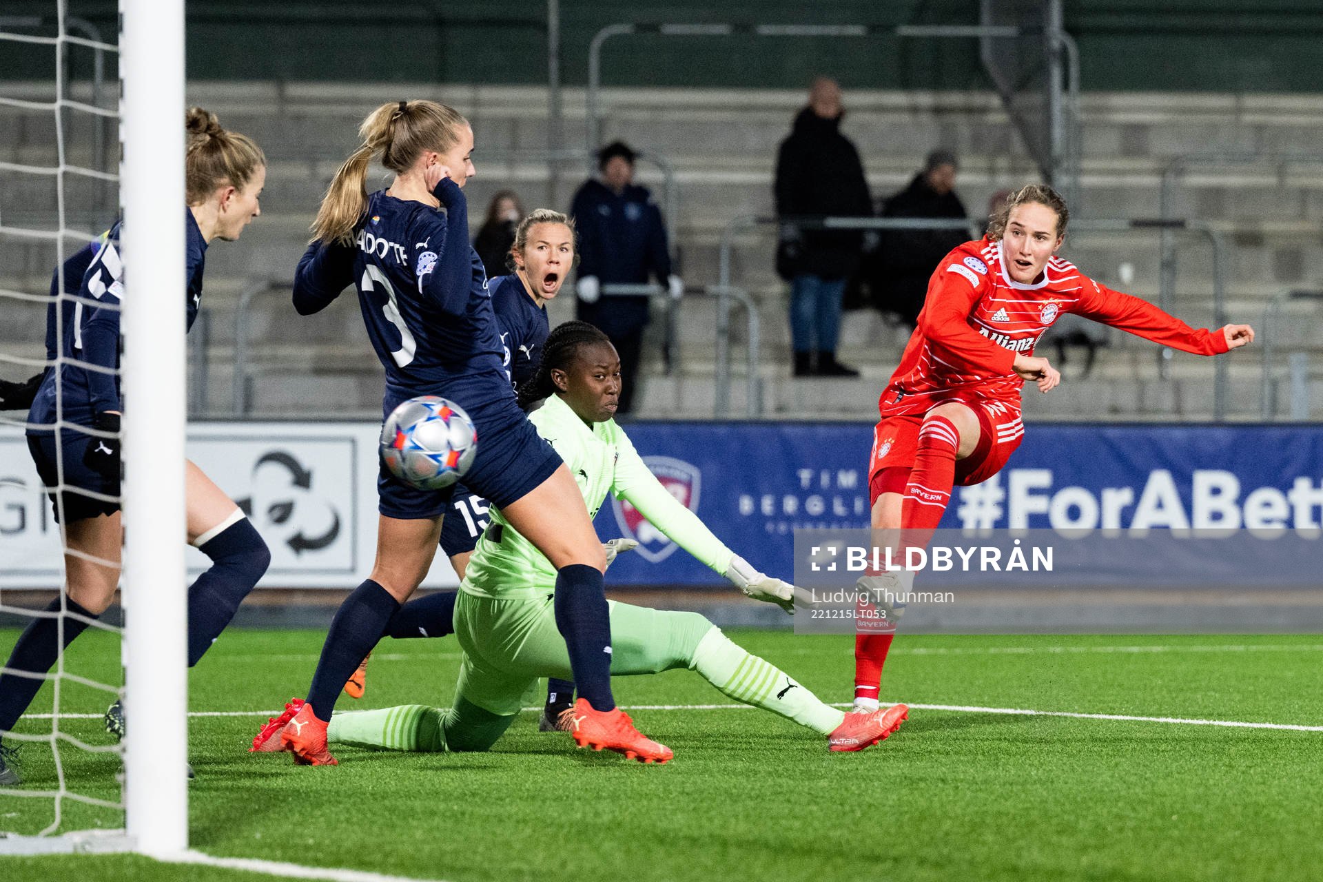 Sydney Lohmann of Bayern scores the 0-2 goal