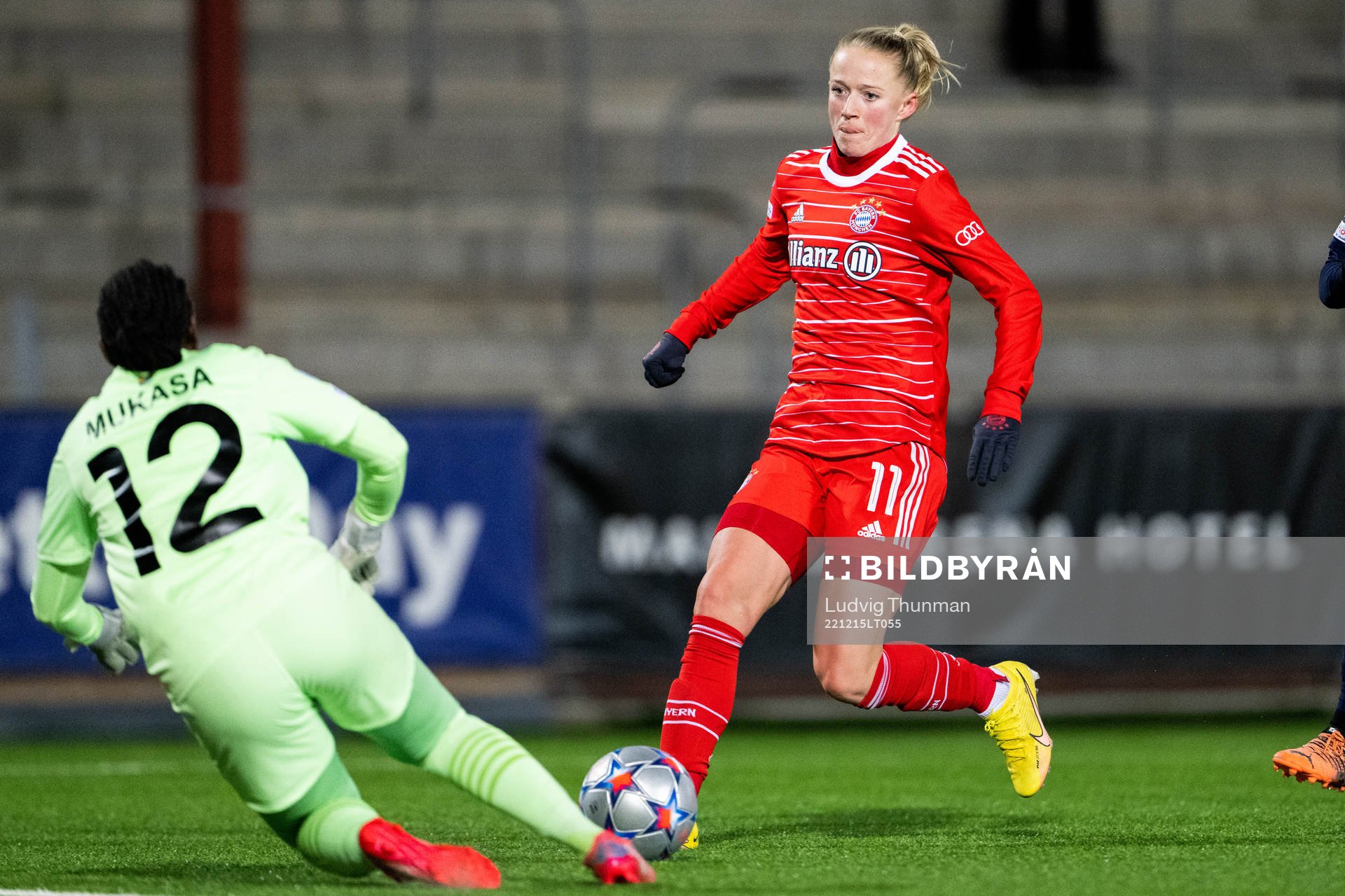 Lea Schuller of Bayern and goalkeeper Angel Mukasa of Rosengård during the UEFA Women's Champions League football match between FC Rosengård and Bayern Muenchen on December 15, 2022 in Malmö.