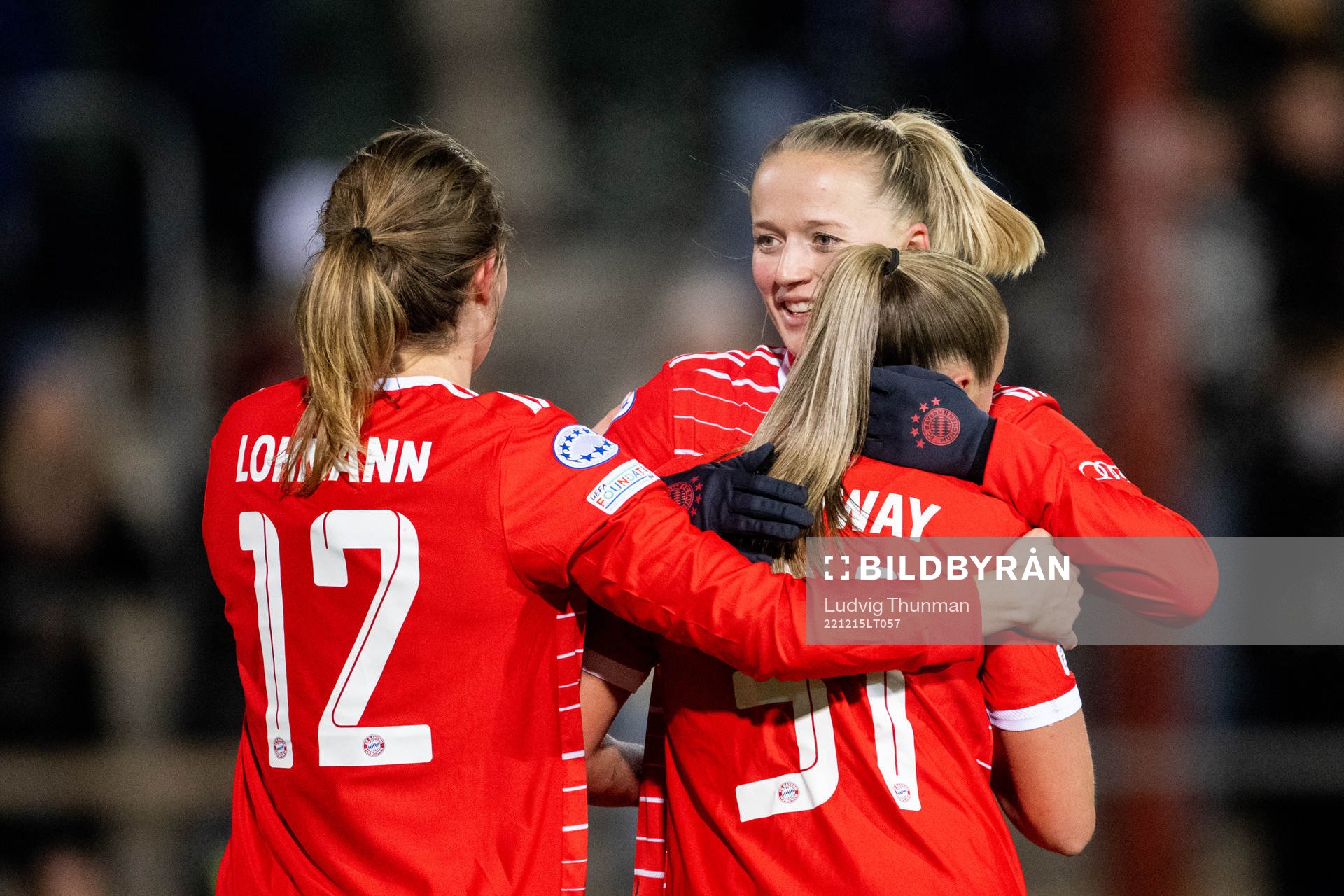 Georgia Stanway of Bayern celebrate with Sydney Lohmann and