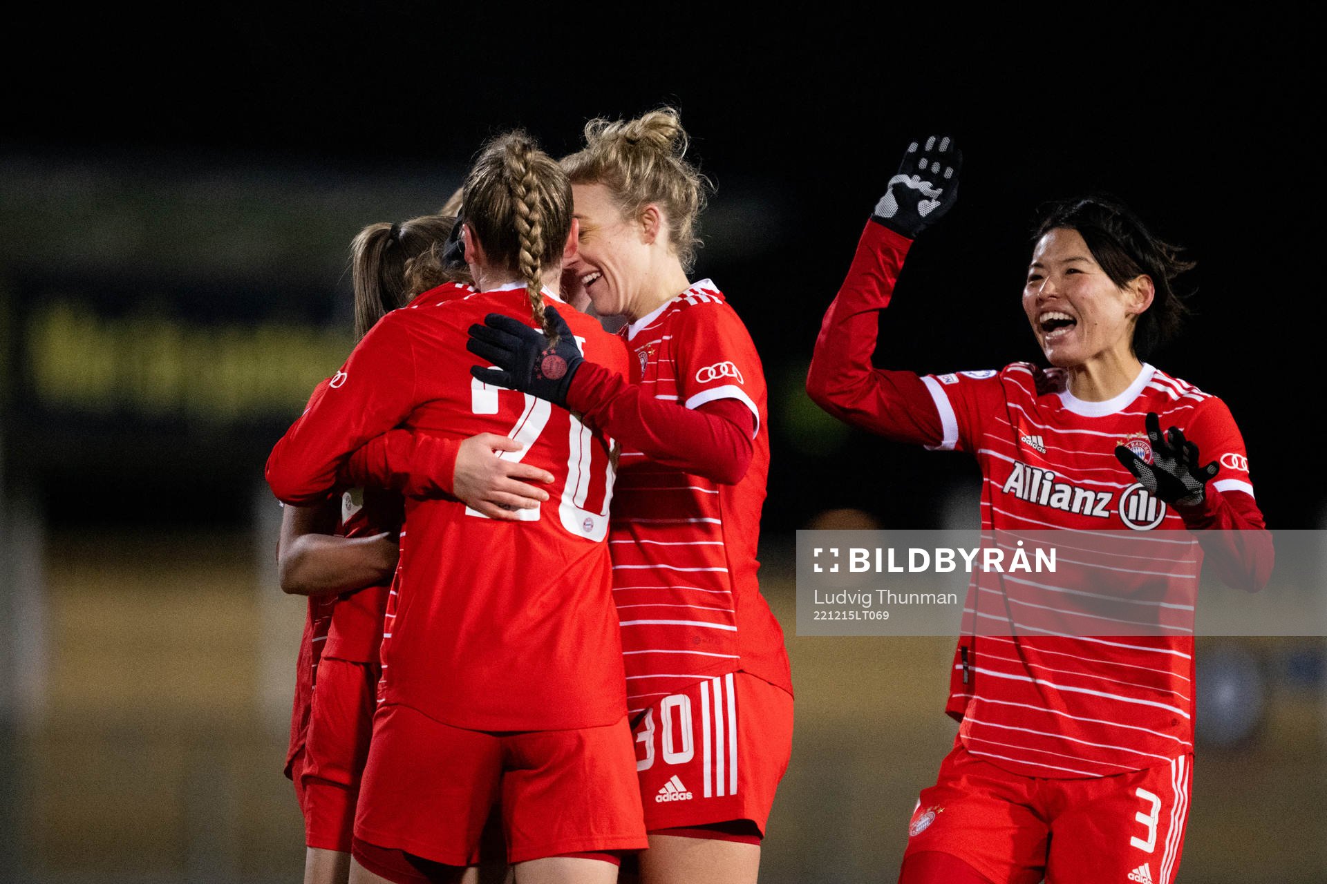 Julia Landenberger of Bayern celebrate with team mates