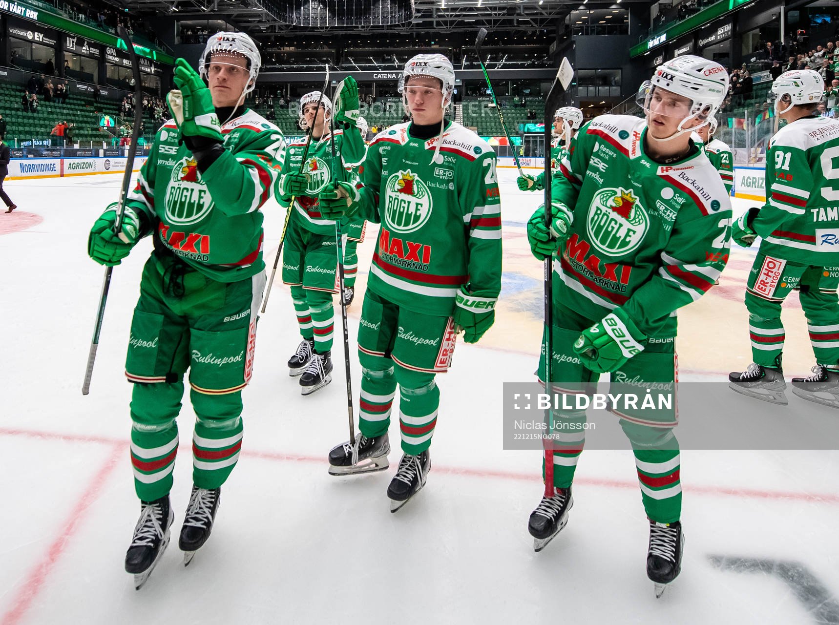 Rögles Anton Bengtsson,Axel Smeds och Linus Sjödin jublar