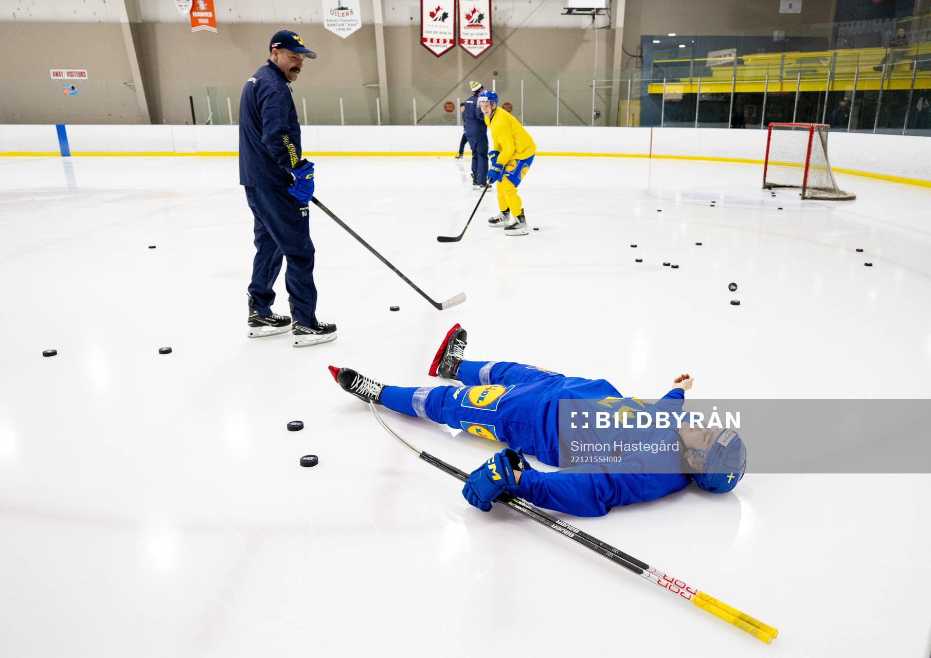 Leo Carlsson of Sweden enters the ice with his blade guards