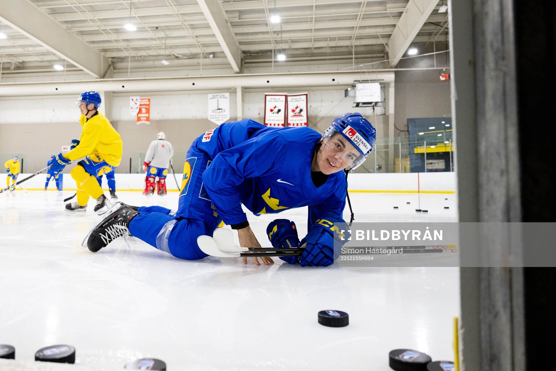 Leo Carlsson of Sweden enters the ice with his blade guards