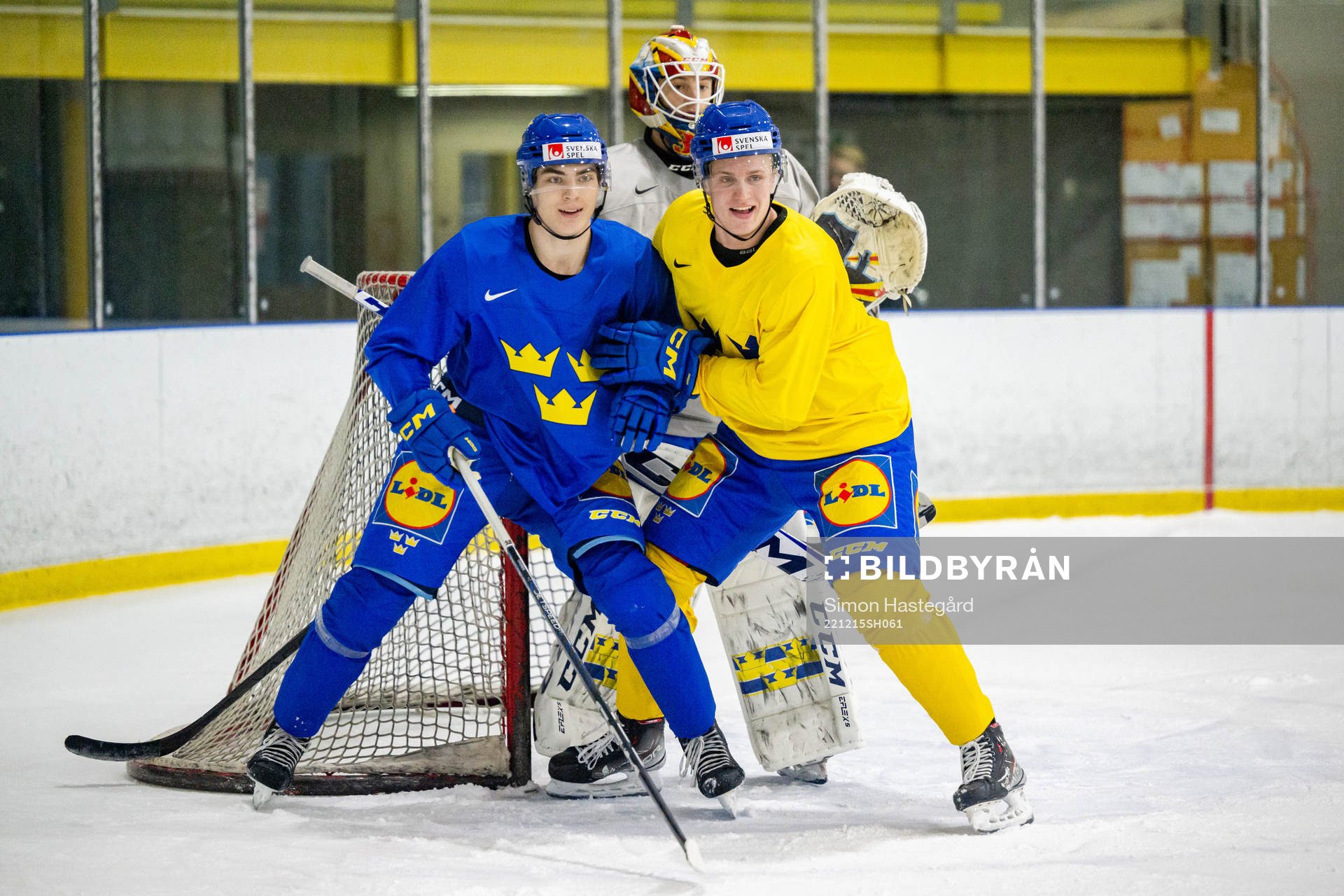 Liam Öhgren, Elias Pettersson and goaltender Carl Lindbom