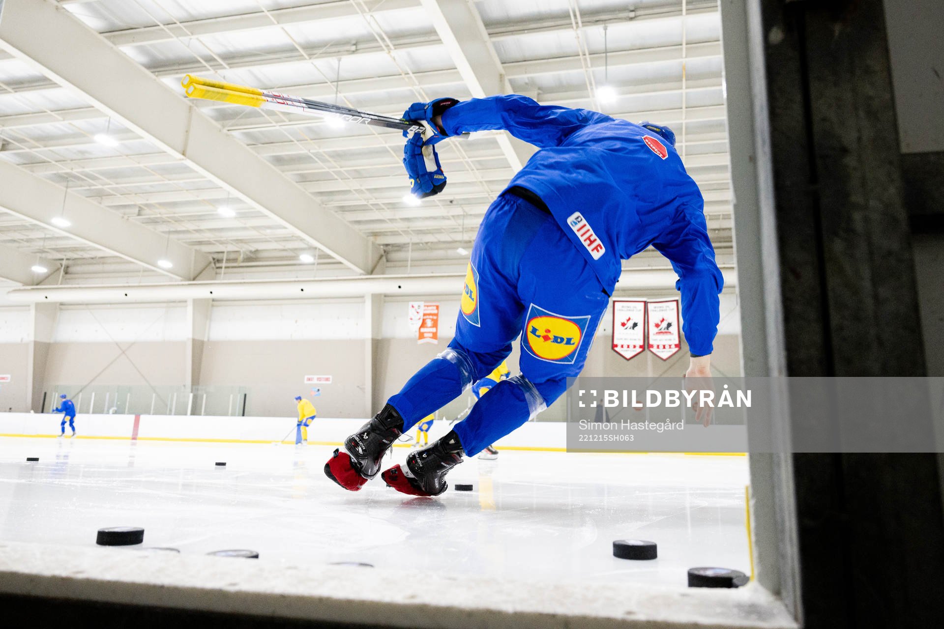 Leo Carlsson of Sweden enters the ice with his blade guards