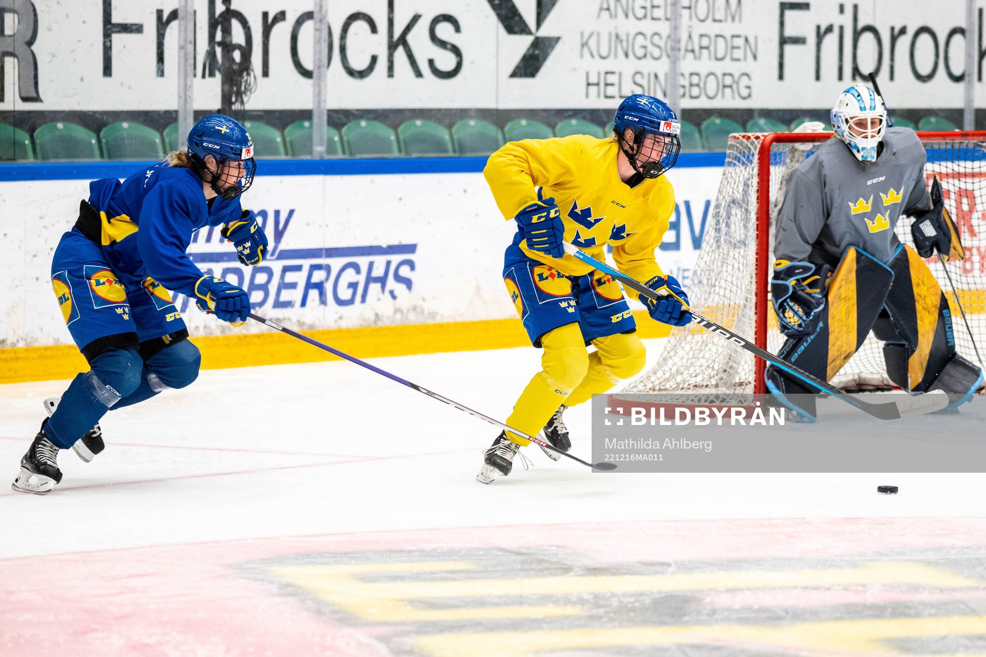 Julia Östlund and Emma Forsgren of Sweden at a training