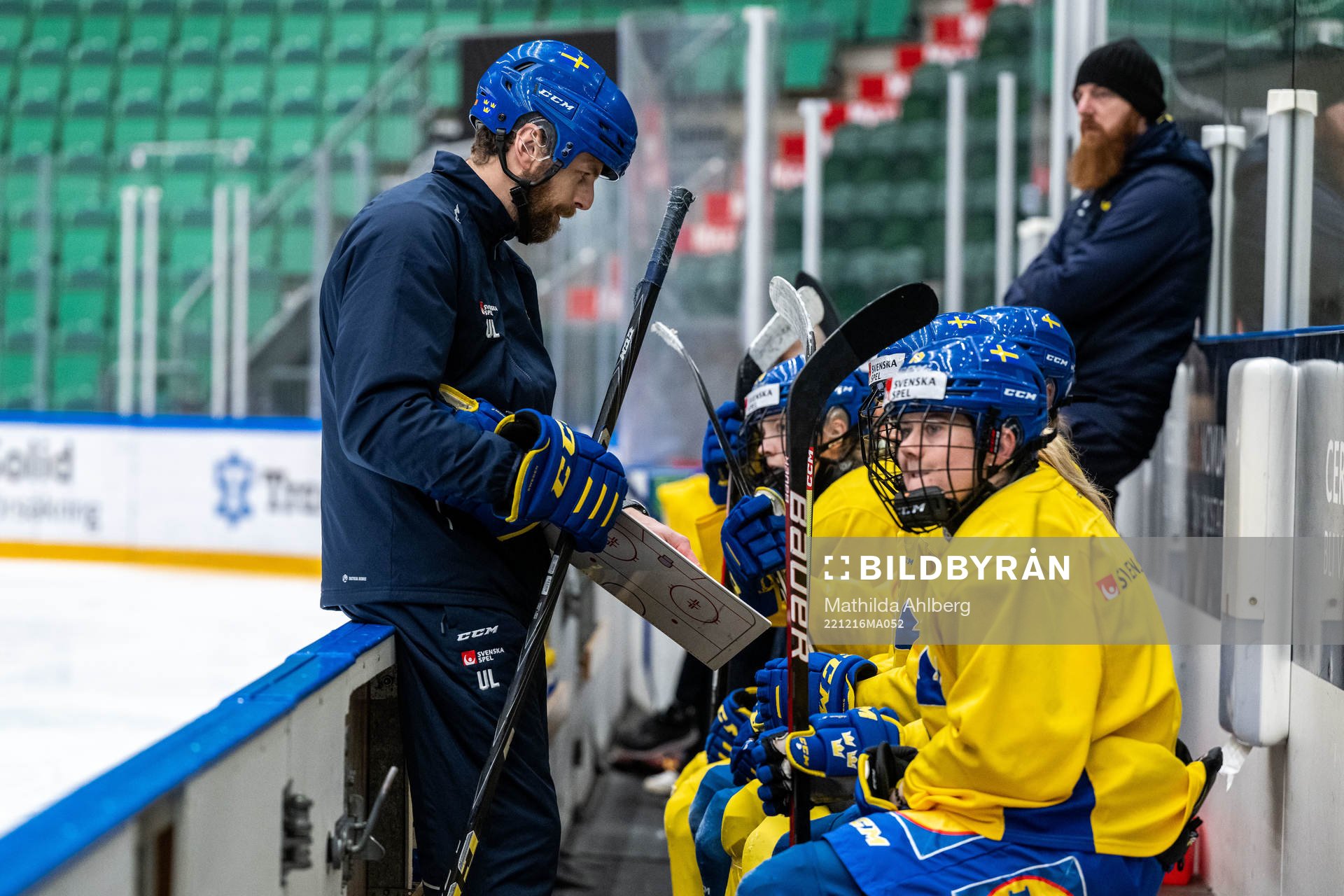 Head coach Ulf Lundberg of Sweden at a training session