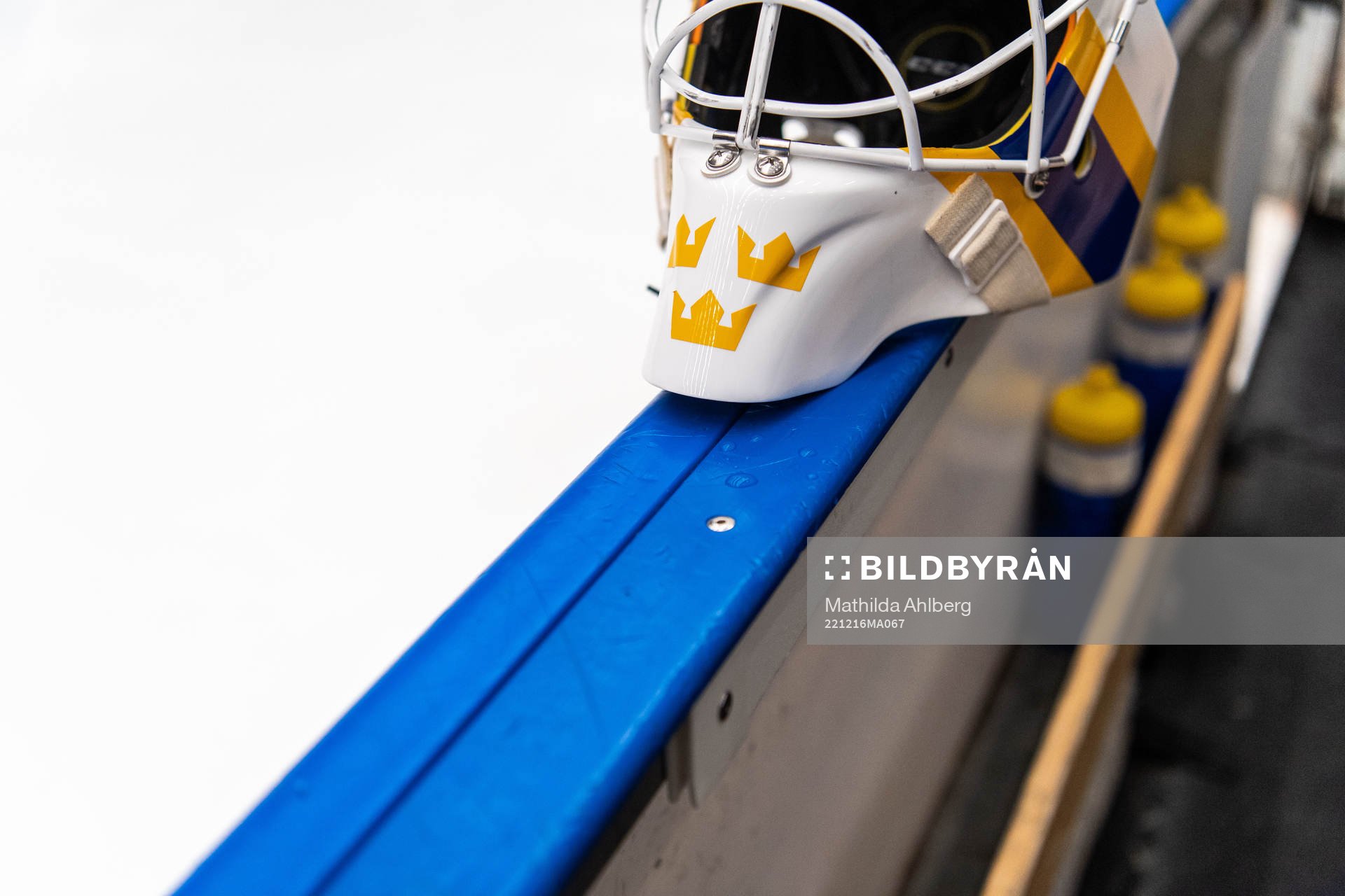 A goaltender mask at a training session with Sweden