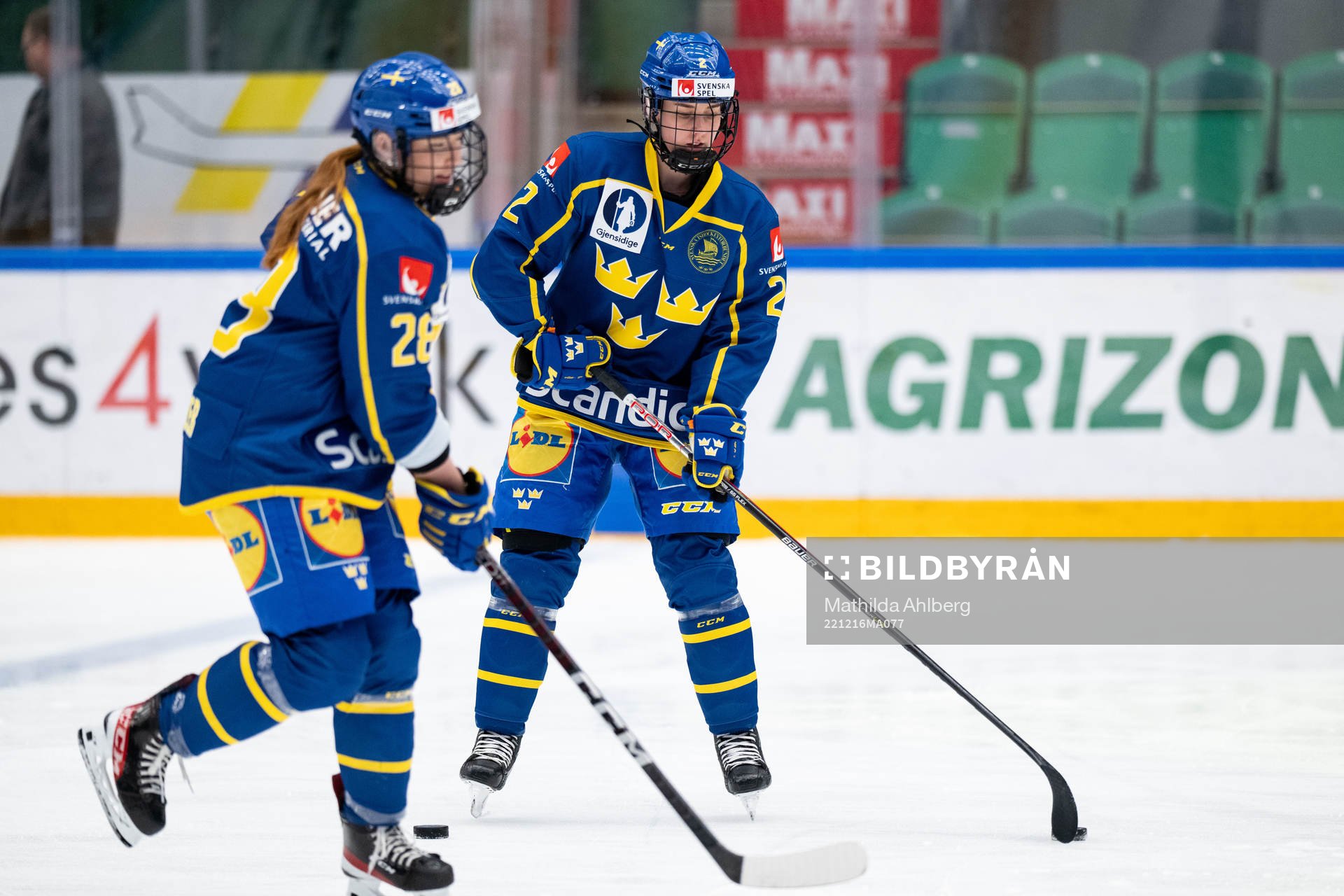 Solveig Gisler and Nathalie Lidman of Sweden