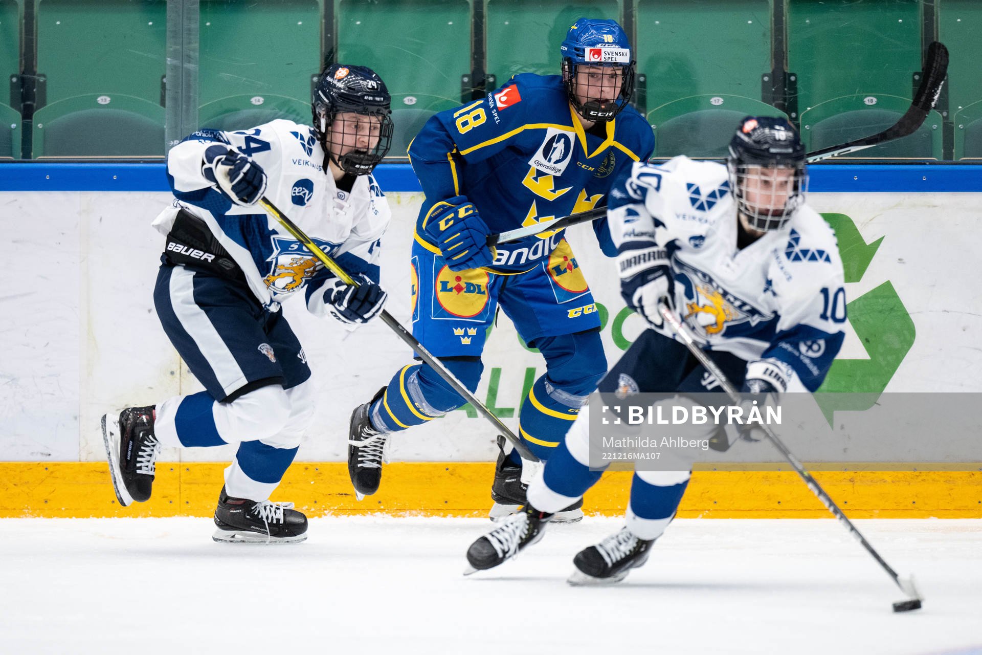 Anni Montonen and Elisa Holopainen of Finland against Jenny