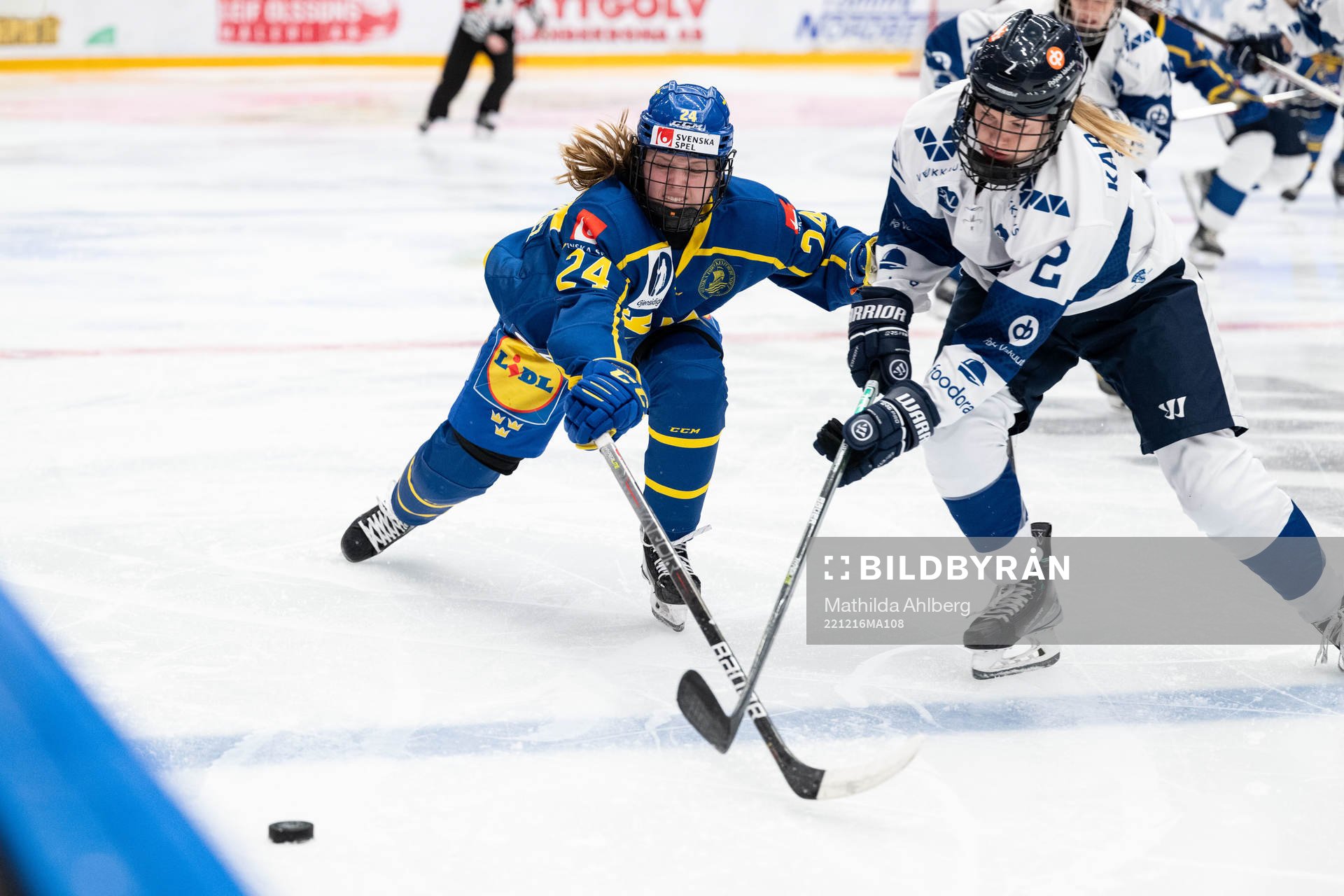 Felizia Wikner-Zienkiewicz of Sweden and Sini Karjalainen