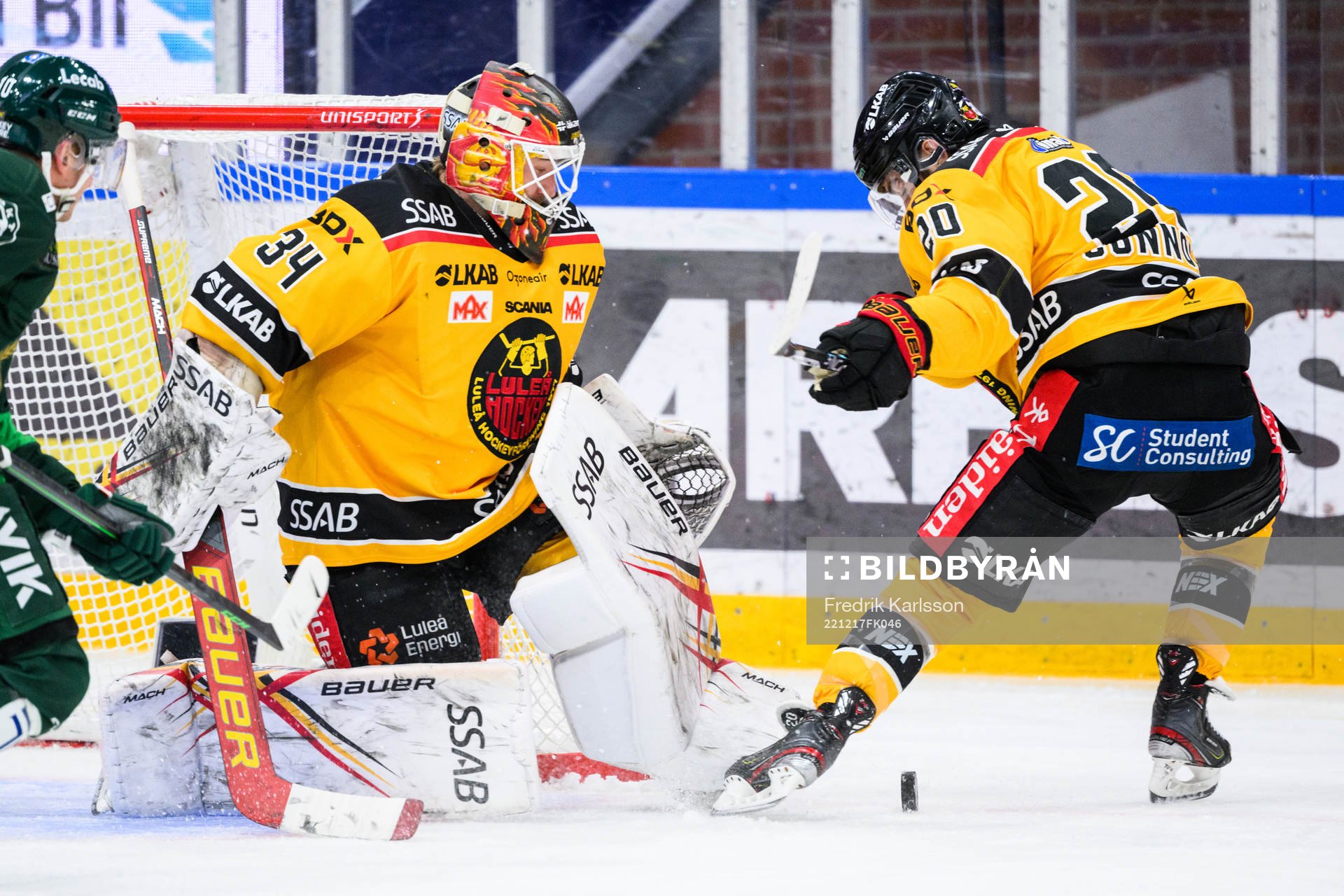 Luleås målvakt Joel Lassinantti  och Jack Connolly