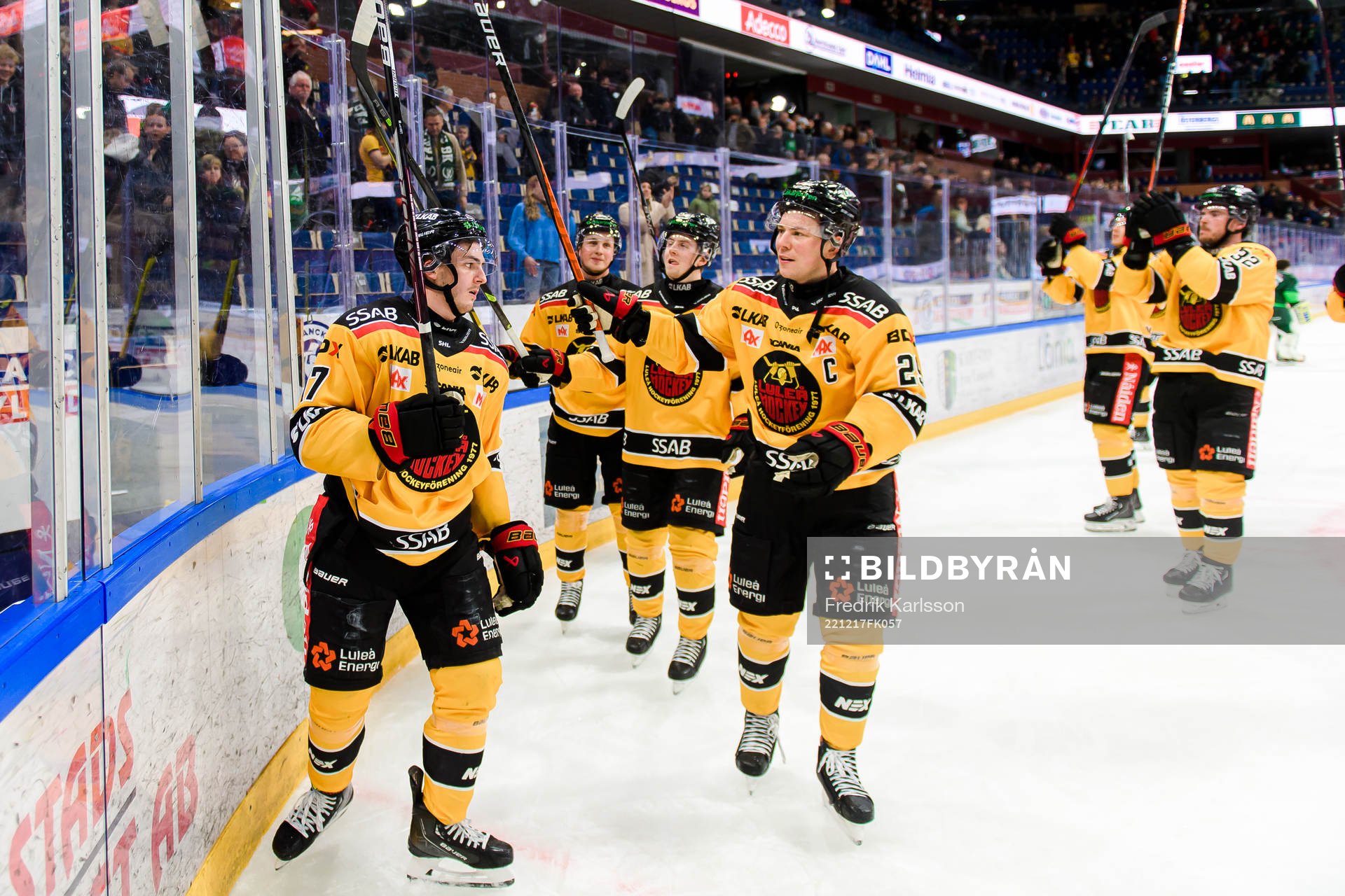 Luleås Isac Brännström och Erik Gustafsson jublar