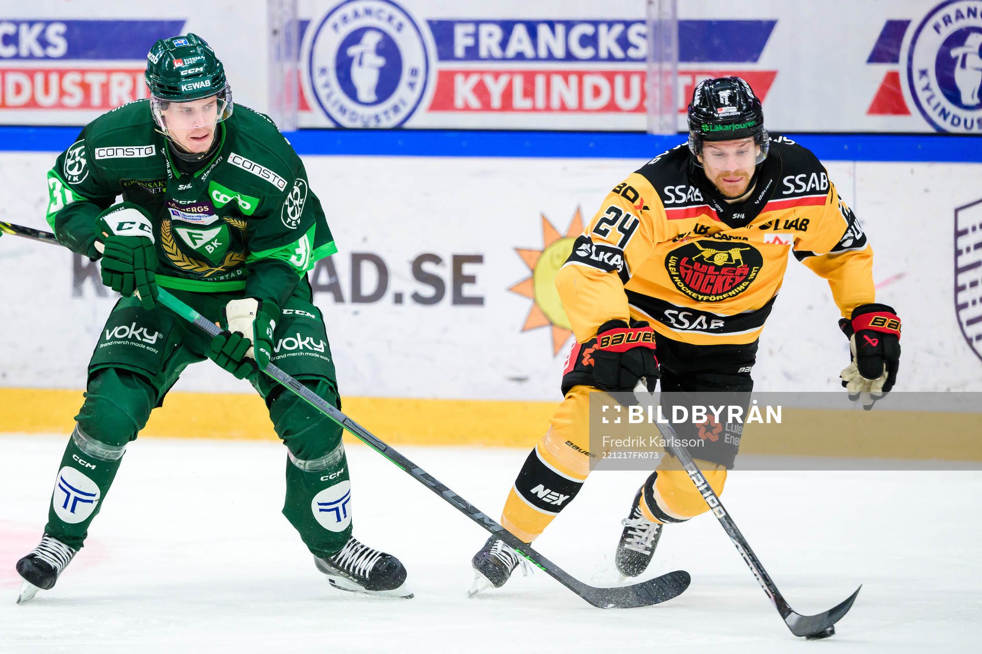 Färjestads Carl Jakobsson och Luleås Brendan Shinnimin