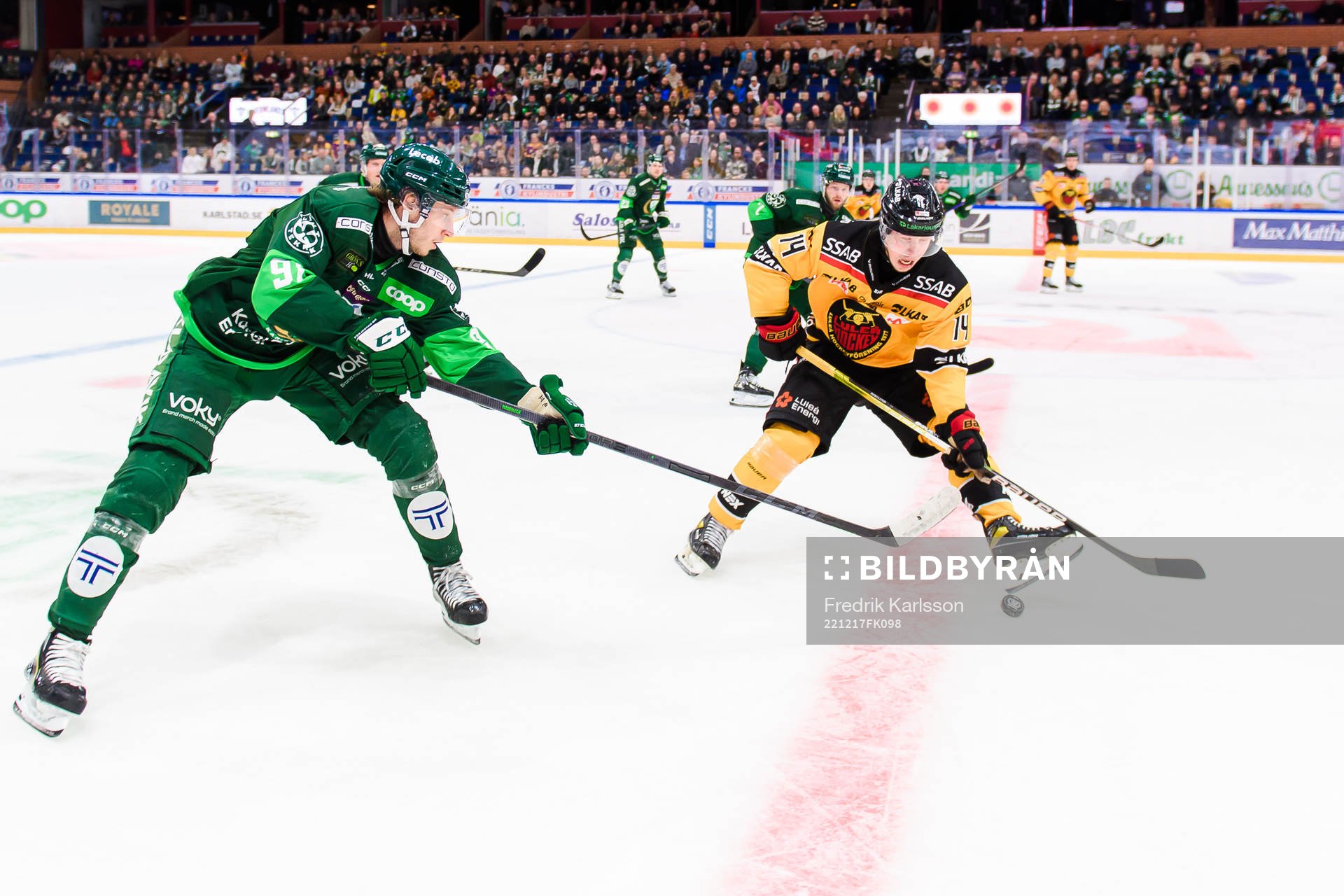 Färjestads Eric Engstrand och Luleås Jonas Berglund